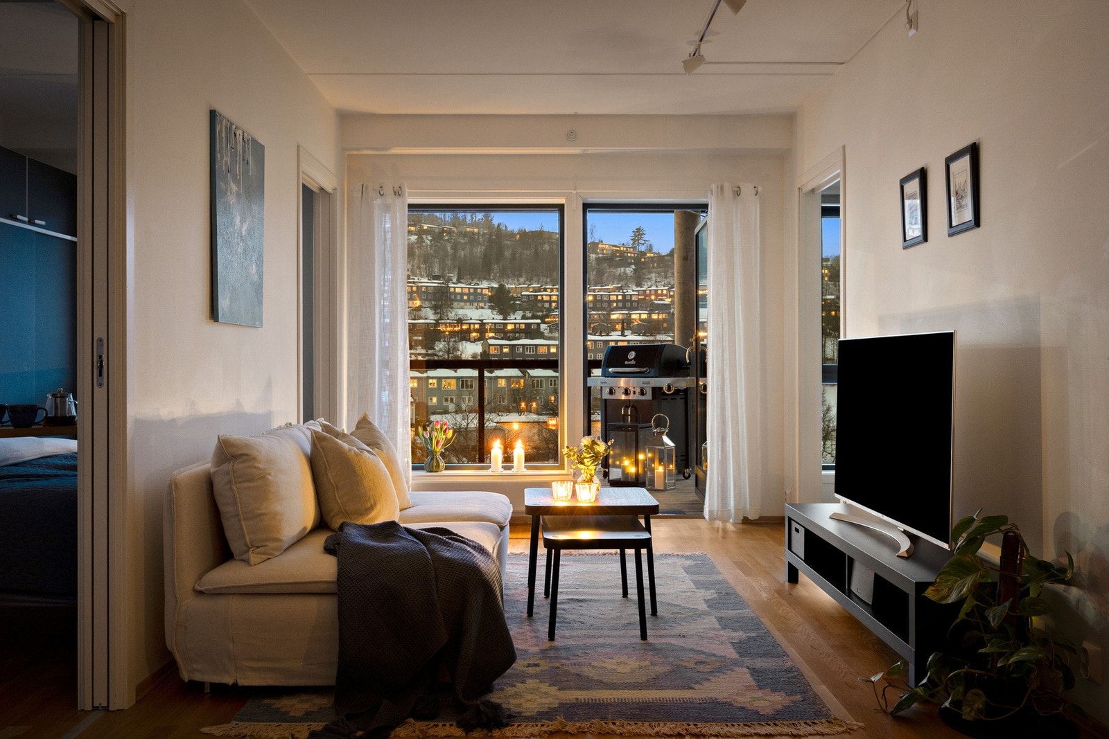 Her kan en enkelt innrede med en deilig sofa og annet tilhørende møblement Galleribilde