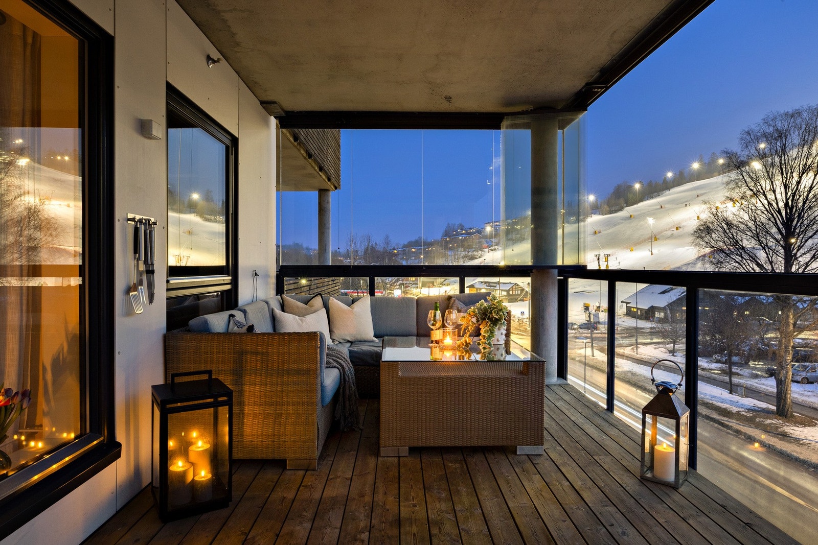 Her kan en enkelt innrede med sofagruppe, spisegruppe, grill etc. Galleribilde