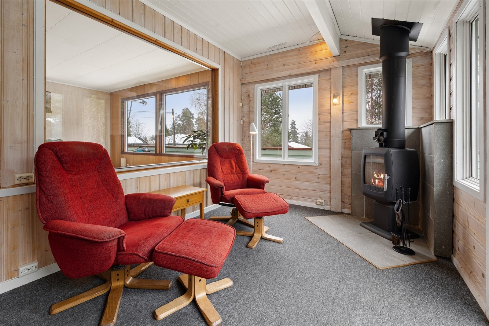 Trivelig plass i vinterhagen/ innglasset balkong. (ikke godkjent som oppholdsrom). Galleribilde