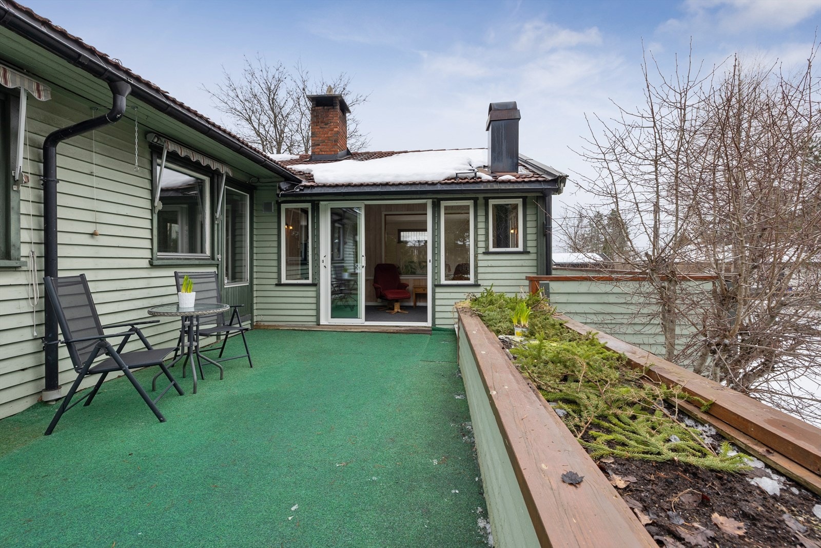 Terrassen er svært usjenert og kobler inne og ute arealene sammen på en god måte. Galleribilde