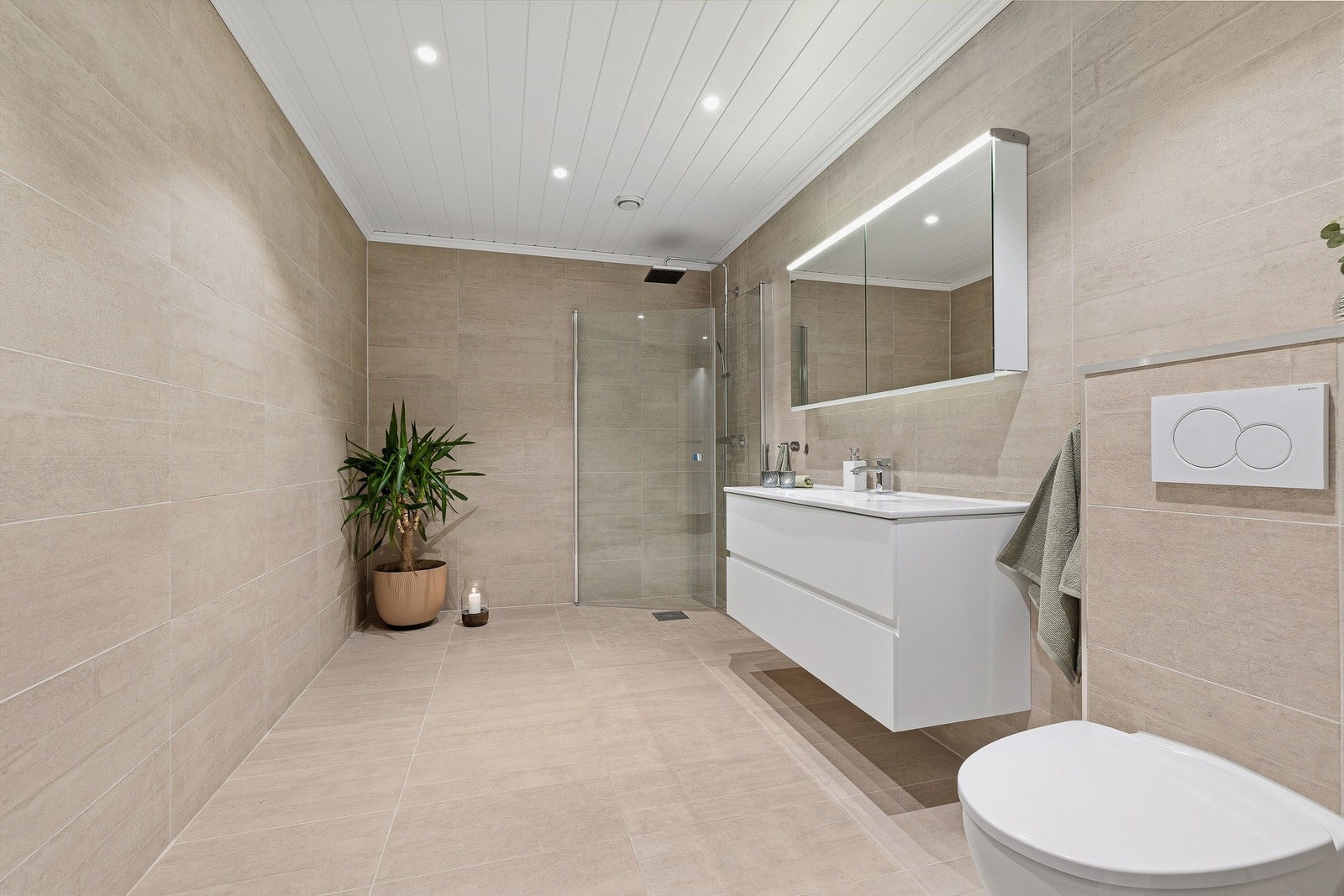 Bad/wc i 1 etg holder utmerket standard og er romslig Galleribilde