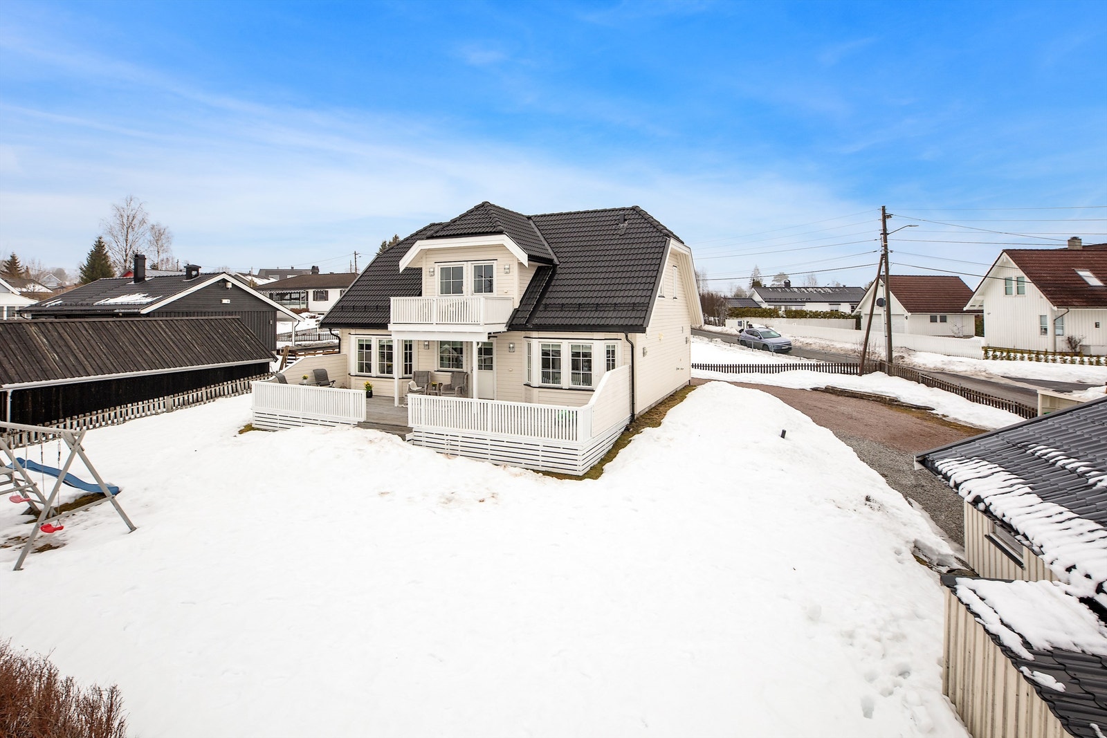 Velkommen til Myrveien 39 en klassisk og nydelig enebolig på romslig tomt på over 1 dekar med stor dobbeltgarasje Galleribilde