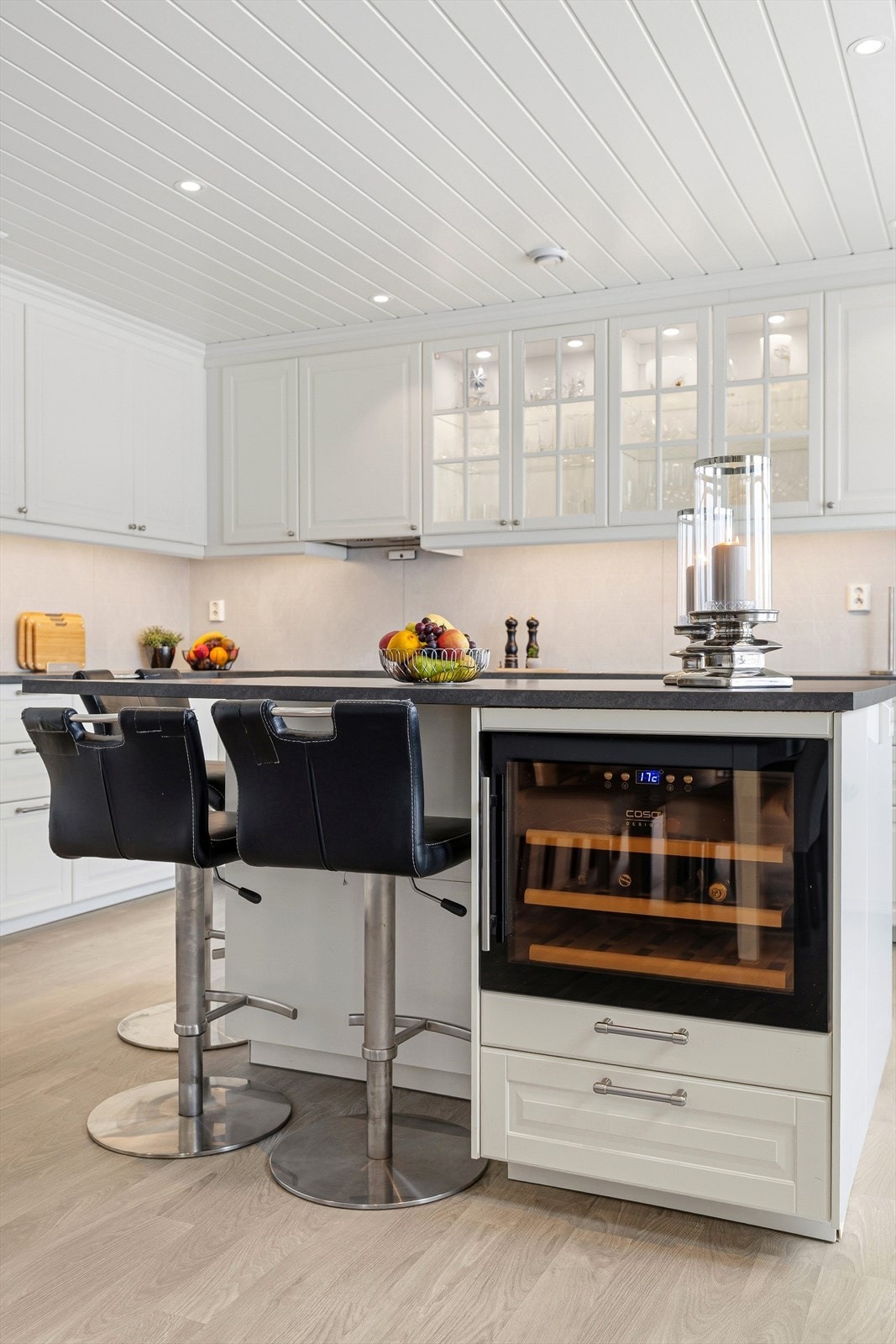 Dekorativ og praktisk kjøkkenøy Galleribilde