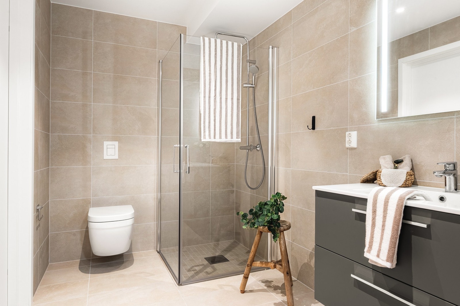 Et lunt og flott rom på hele 5 kvm som byr på spafølelse. Galleribilde