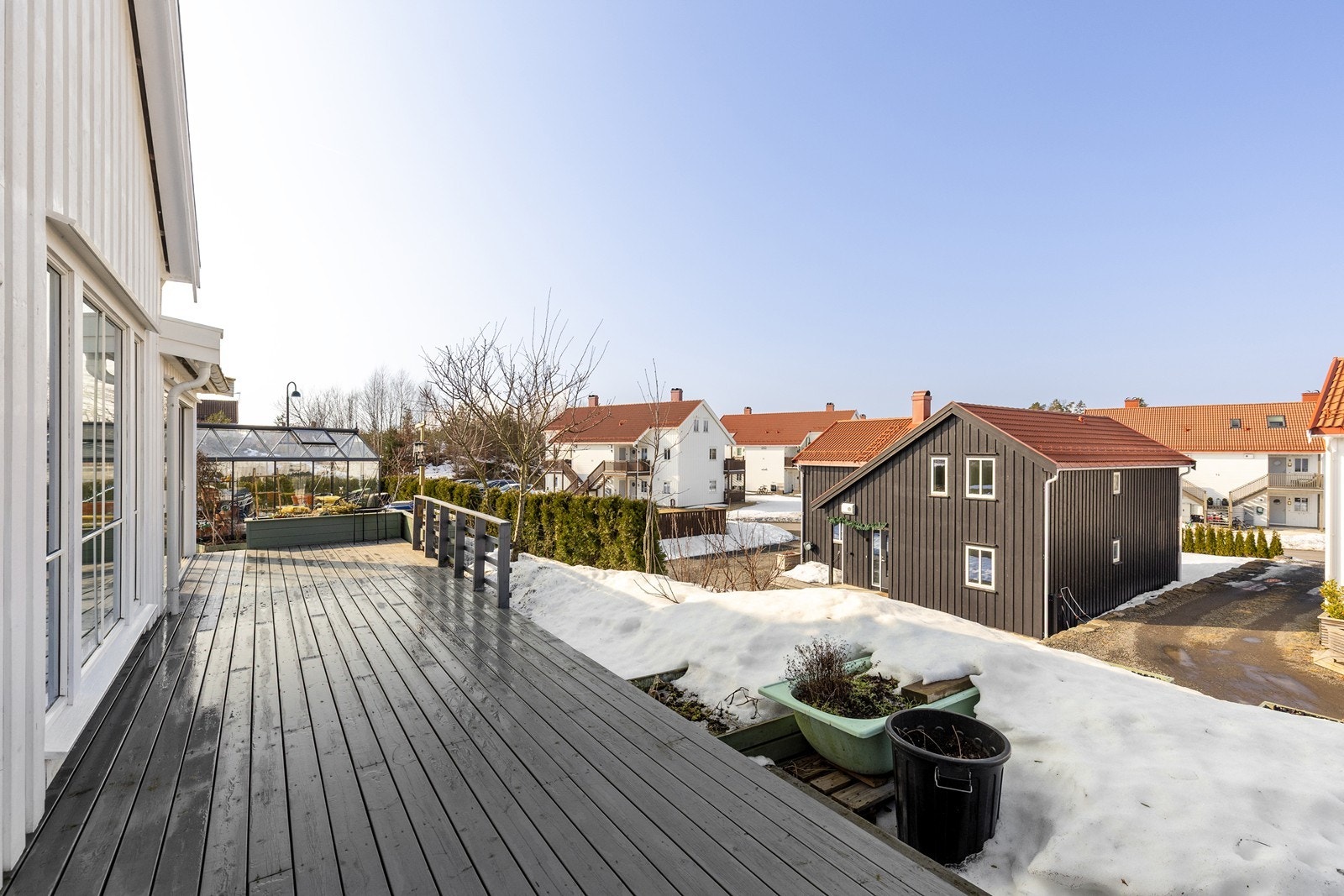 Stor terrasse - Fint utsyn - Gode solforhold. Galleribilde