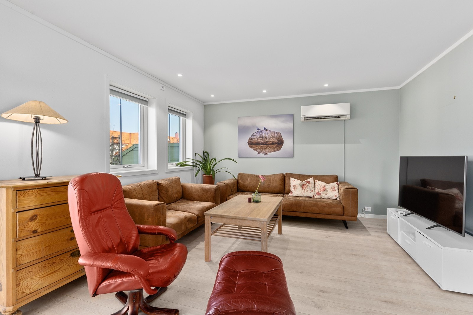 Nyere, praktisk og innholdsrik enebolig i populær nyere del av Nidelvåsen. Galleribilde