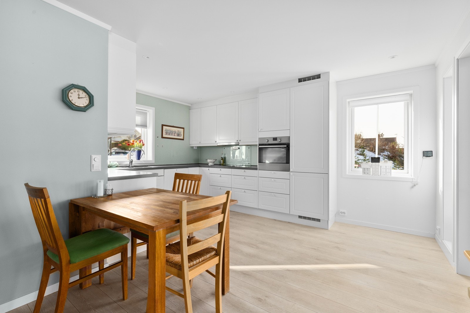 Mulighet for spiseplass i tilknytning til kjøkken. Galleribilde