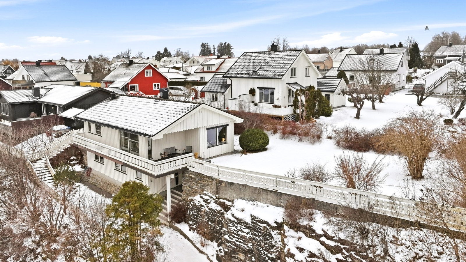PrivatMegleren/ v Carine Paasche Sivertsen har gleden av å presentere, Jernbanevegen 28. Innholdsrik enebolig over to plan med fint opparbeidet tomt. Foto: Tor Helge Thorsen Galleribilde