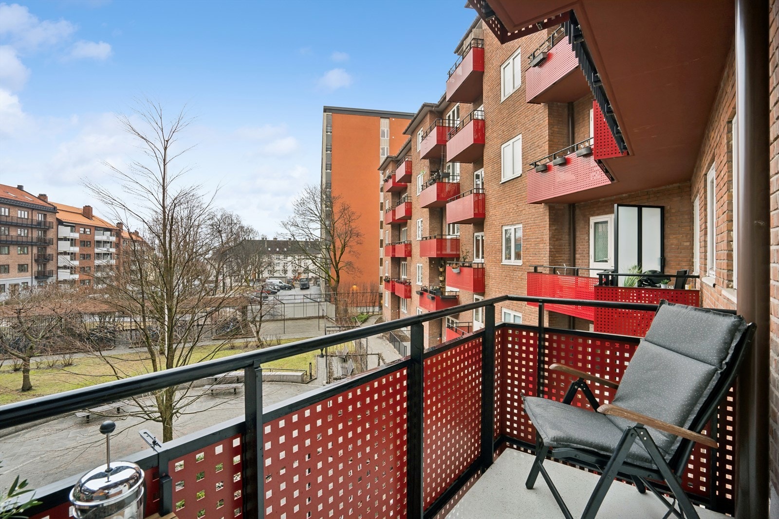 Utsikt over borettslagets flotte bakgård. Galleribilde