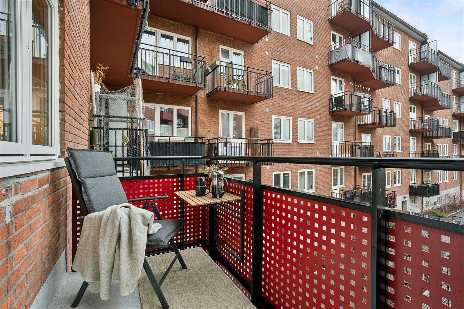 Sydvendt balkong på ca. 3,6 m². Galleribilde