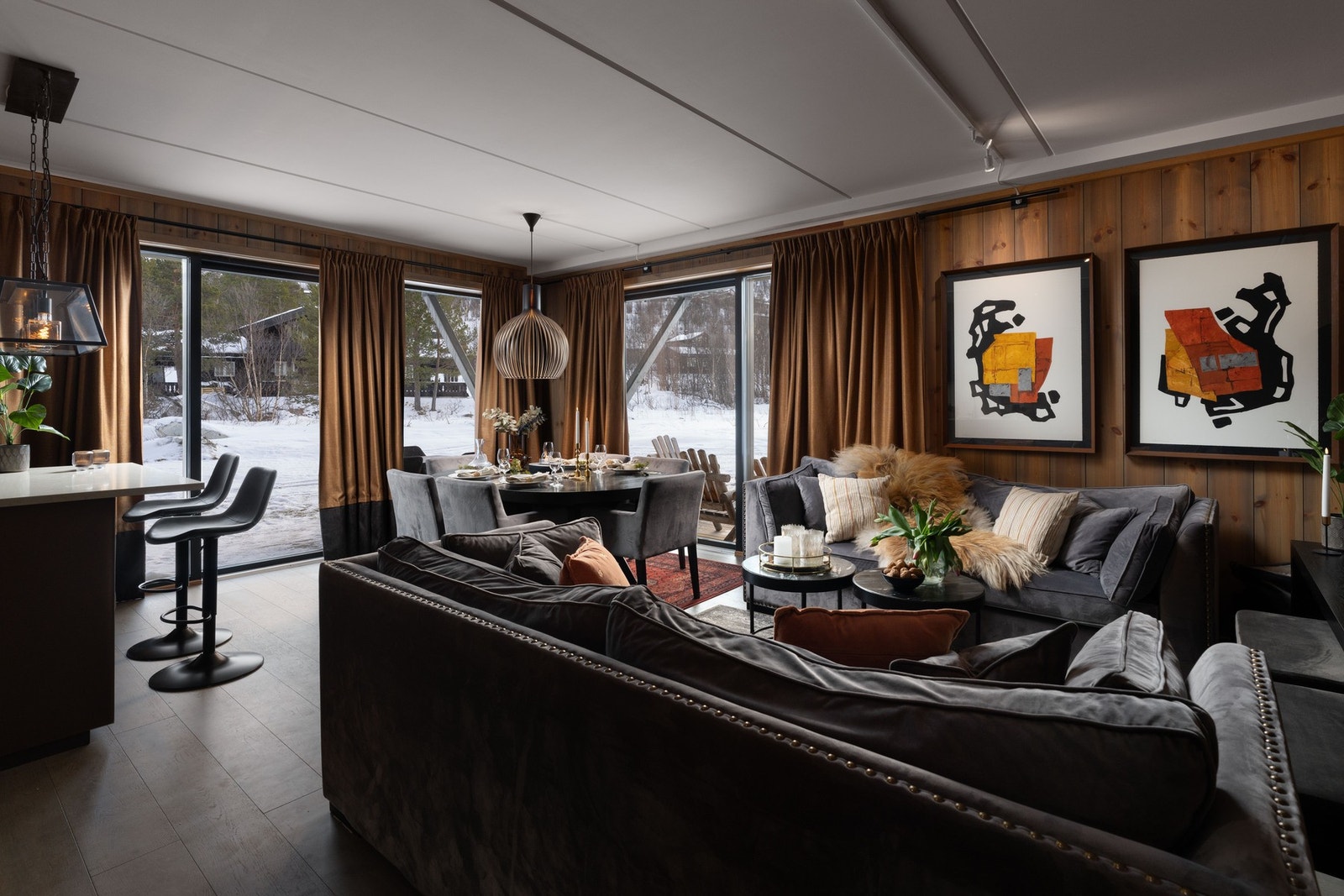 Flott åpen stue- og kjøkkenløsning Galleribilde