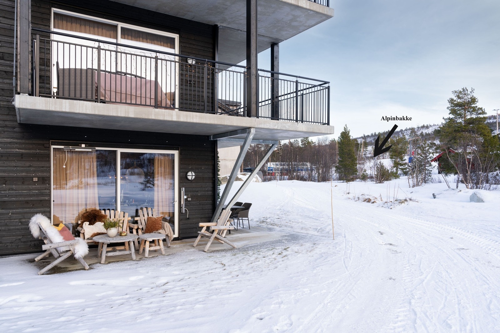 Du sklir rett hjem fra både alpinbakken og langrennsløypene Galleribilde