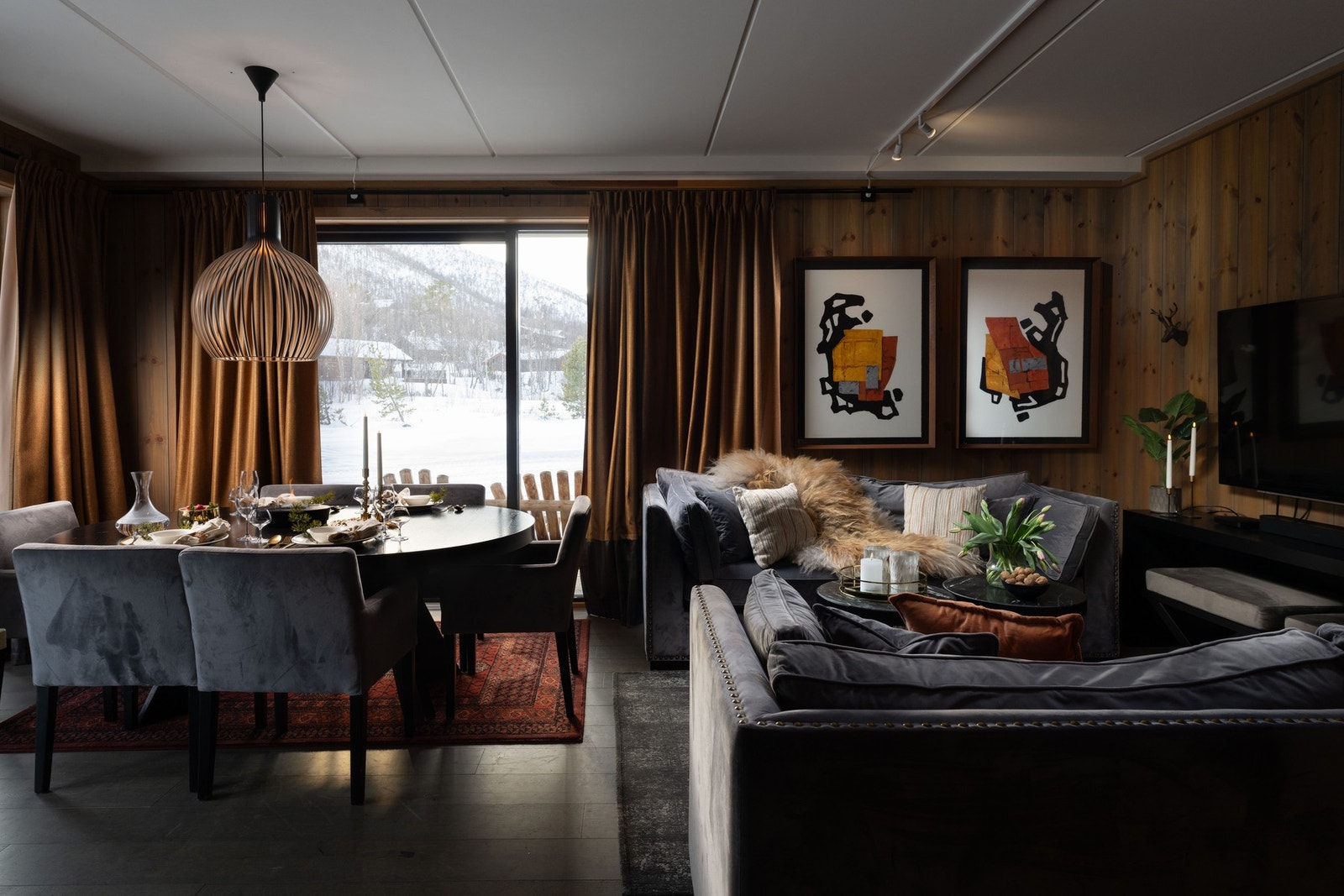 Samle familien til de gode stundene rundt spisebordet Galleribilde