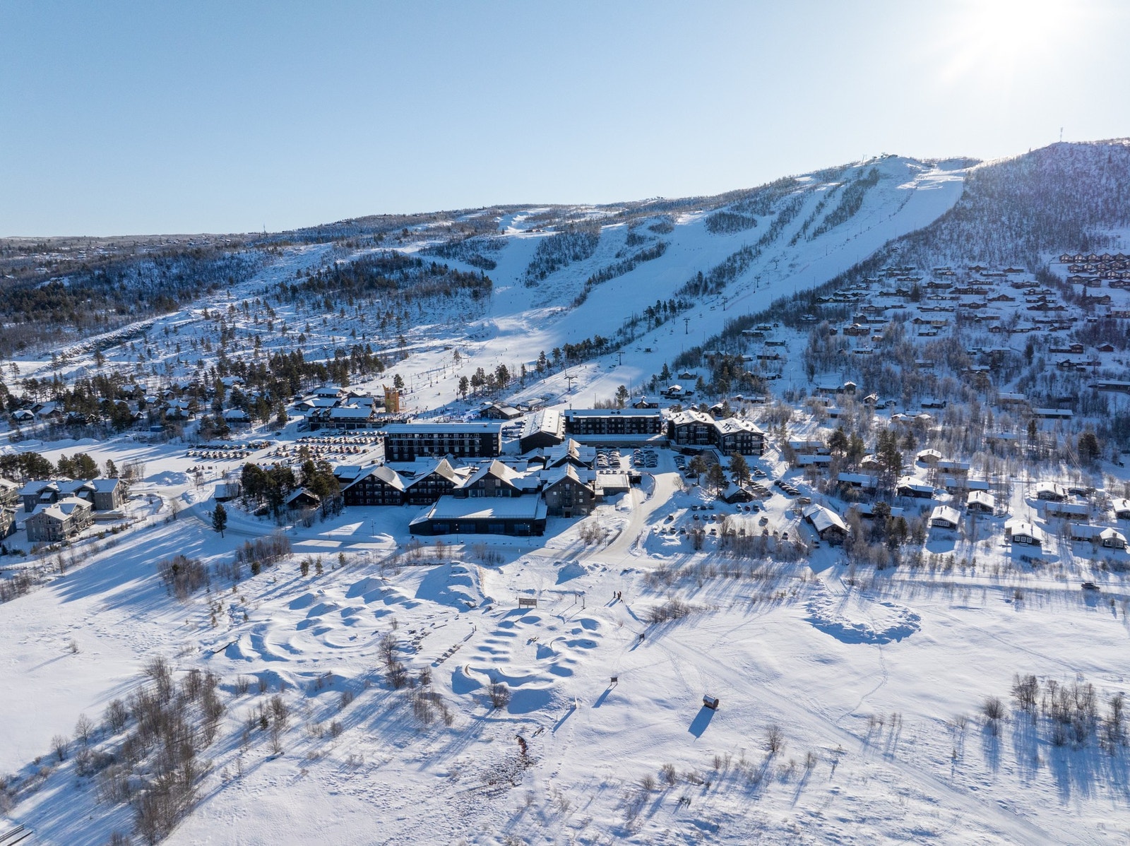 Vestlia har en perfekt beliggenhet med nærhet til fjell og SkiGeilo Vestlia. Perfekt for vintersport og naturopplevelser året rundt Galleribilde
