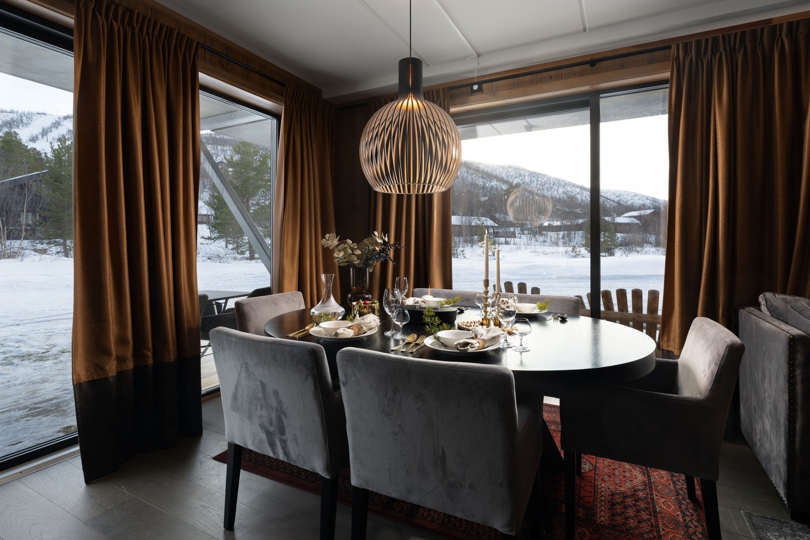 Stue med utgang til terrasse - og skiløyper Galleribilde