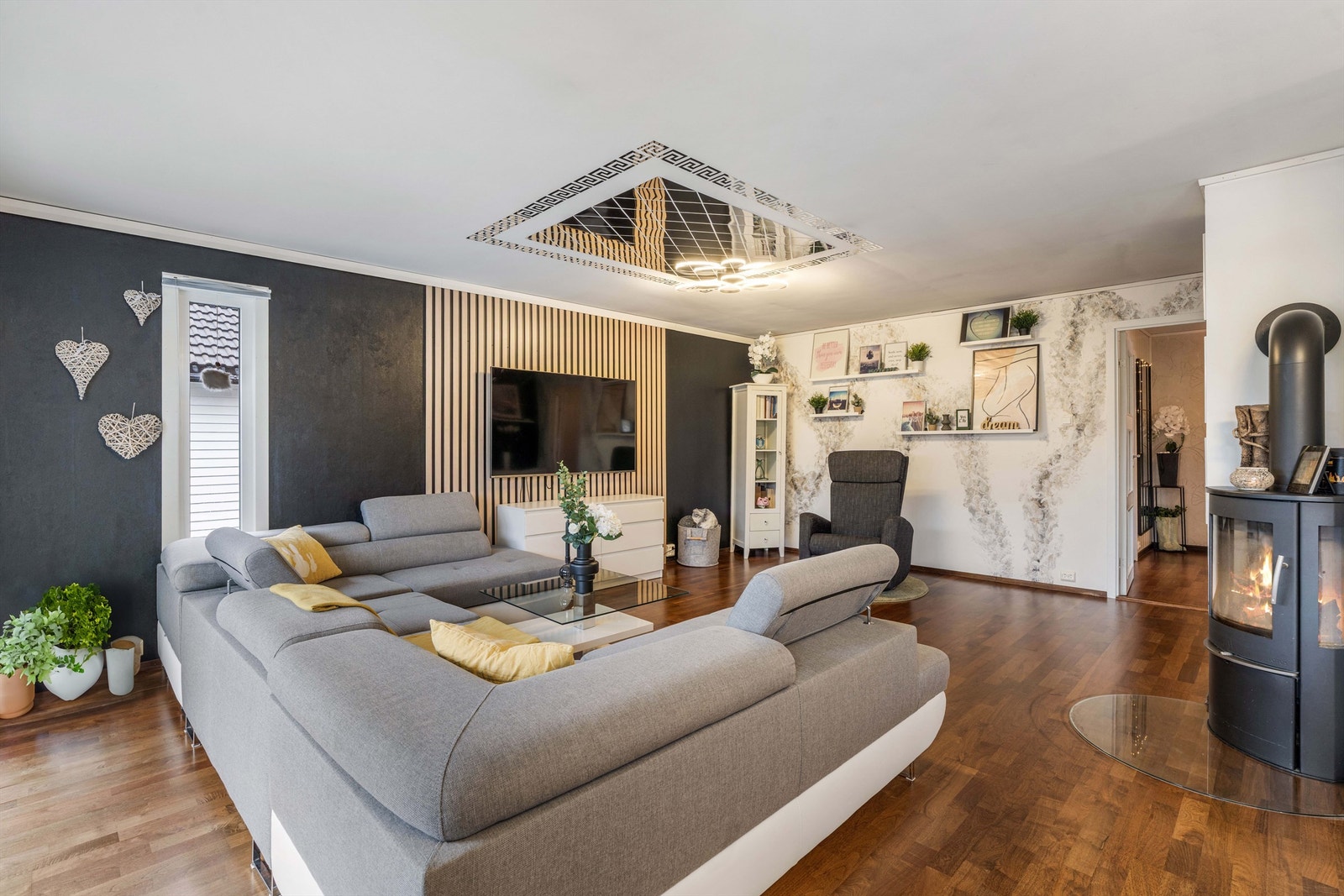 Her er det god plass til sofagruppe. Galleribilde