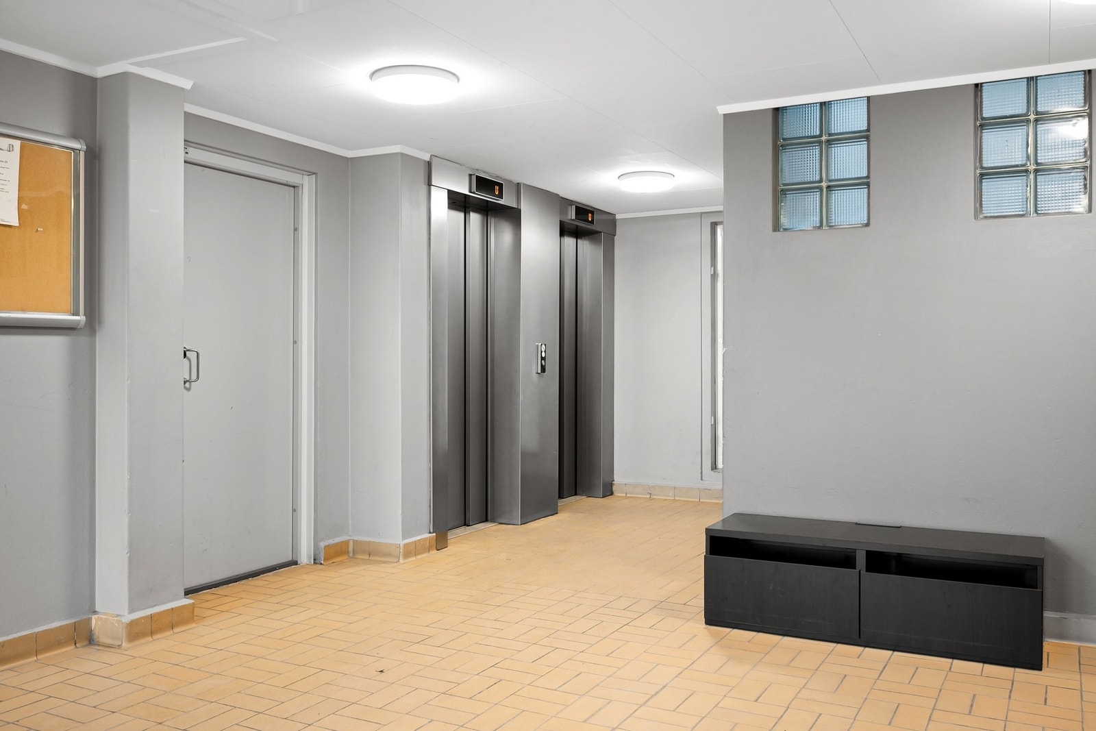 Trappefri adkomst i bygget via heis Galleribilde