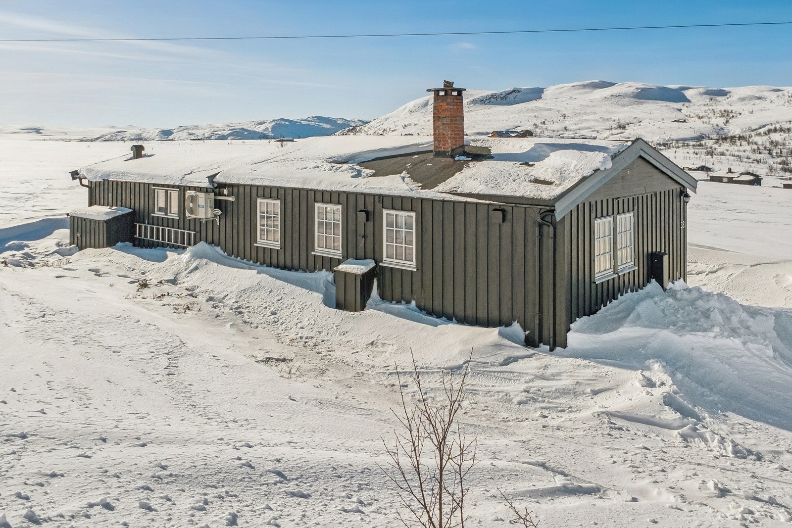 Det er vei frem og innlagt vann/avløp/strøm. Galleribilde
