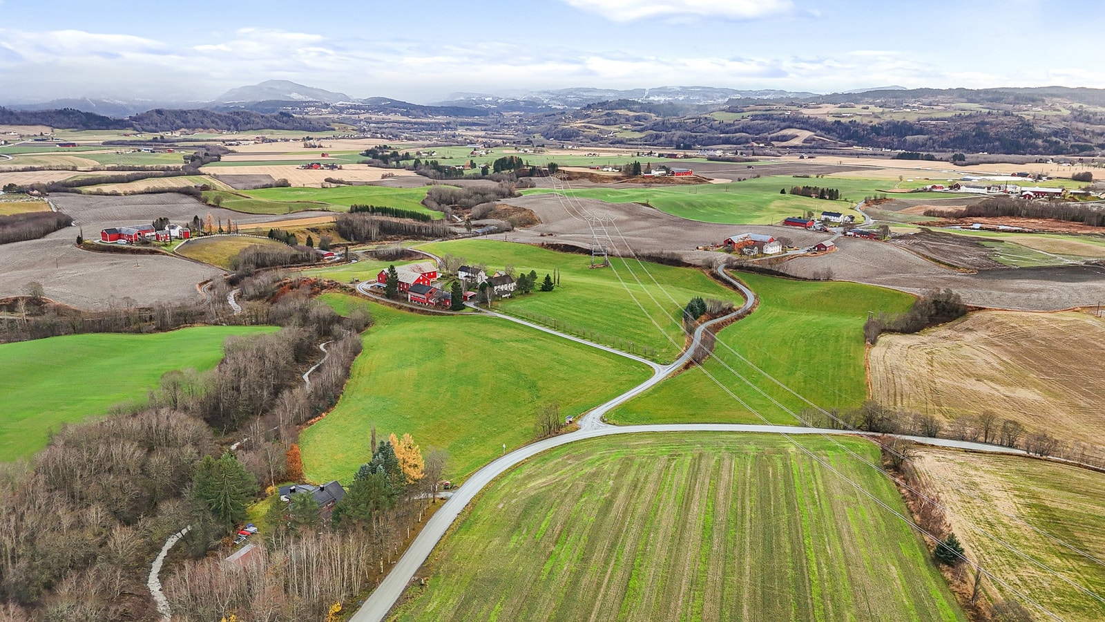 Fra eiendommen har man flotte turområder i umiddelbar nærhet! Galleribilde