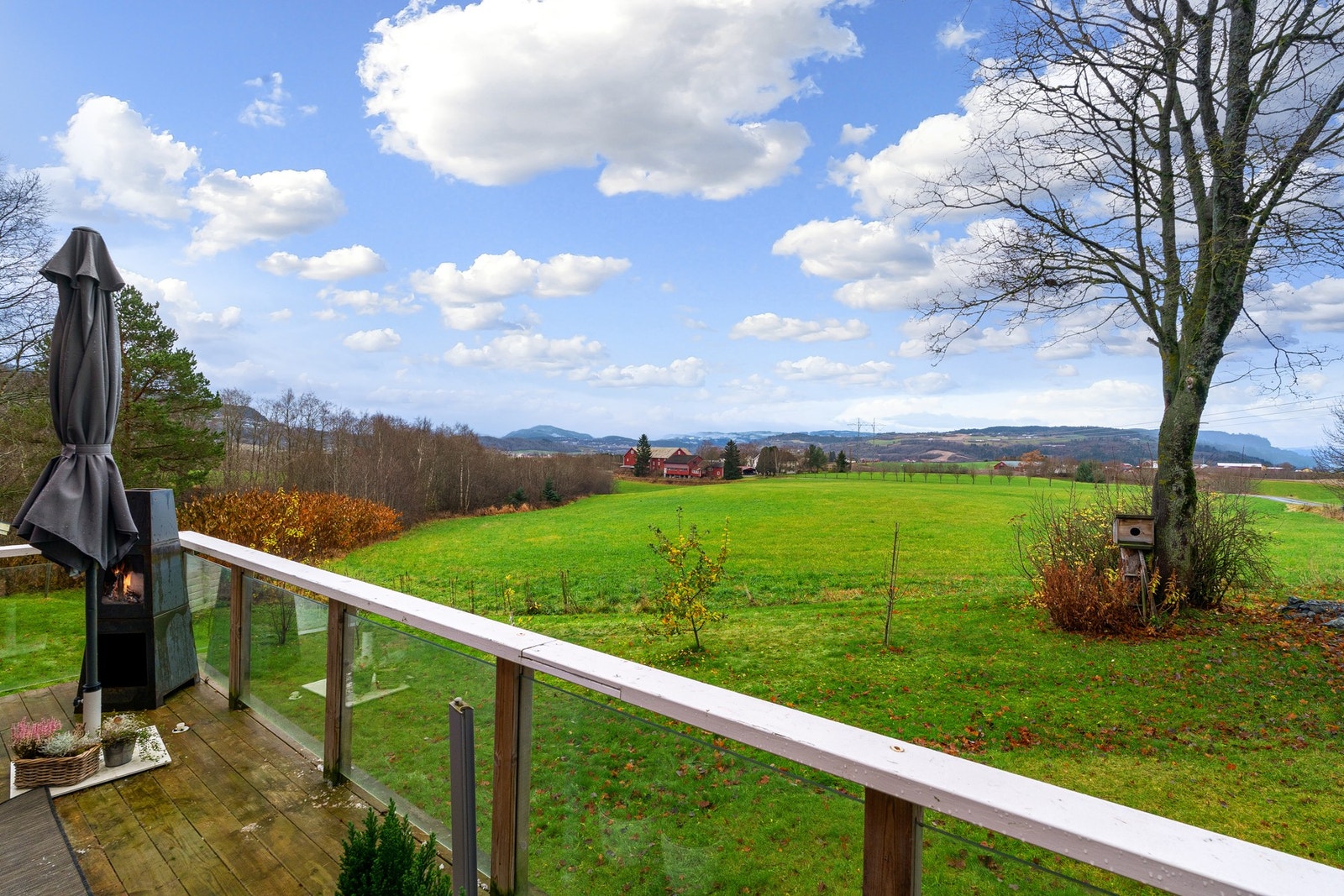 Nydelig utsikt fra terrassen. Galleribilde