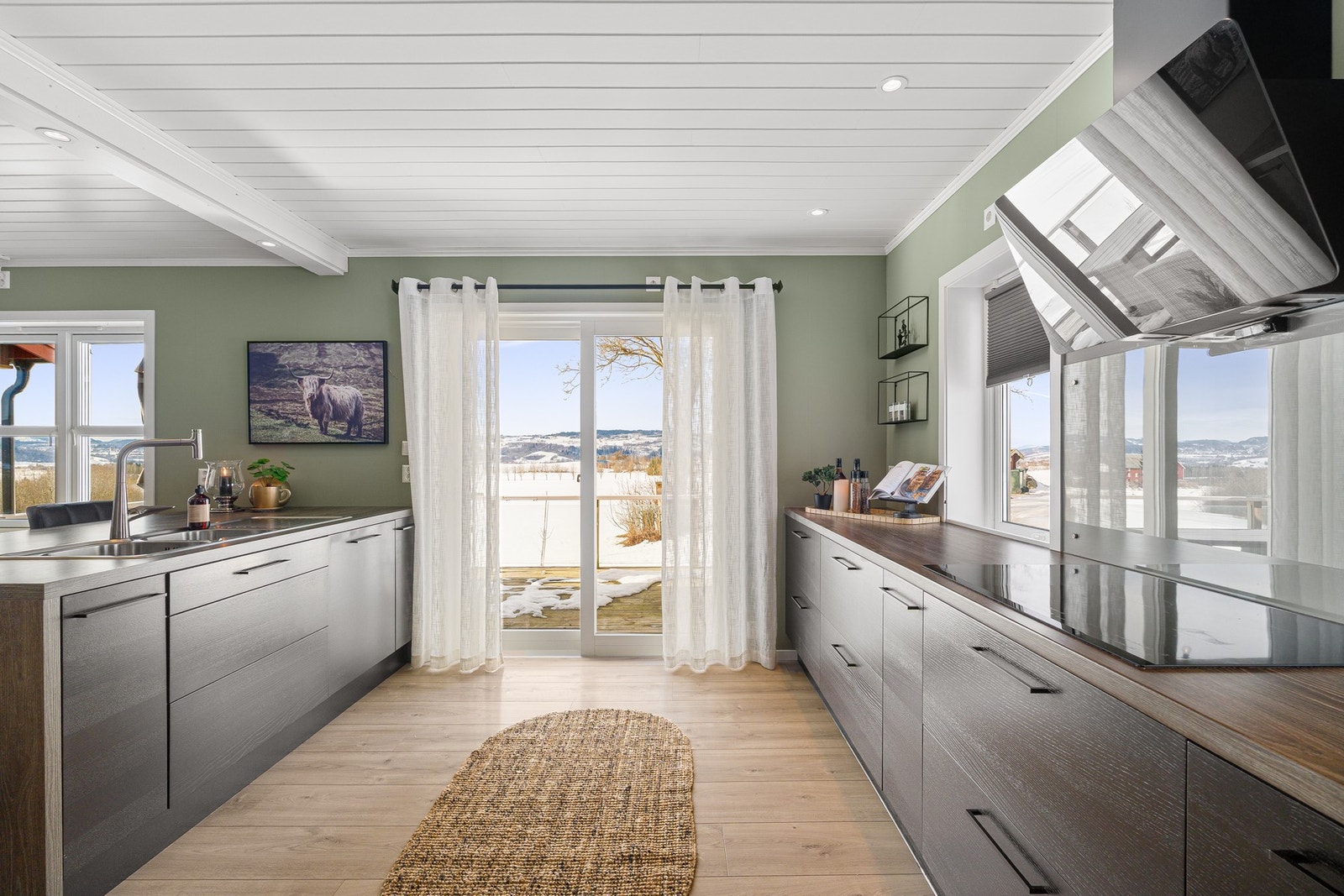 Et moderne og pent kjøkken fra 2020. Galleribilde