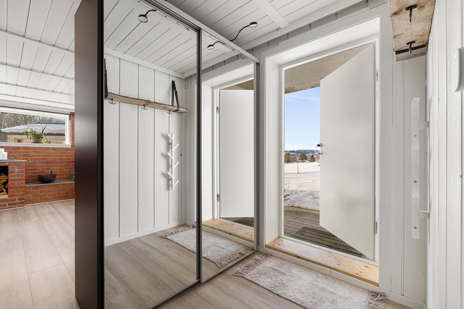 Kjelleren har egen inngang og har tidligere vært utleid som deler av egen bolig. (ikke omsøkt) Galleribilde