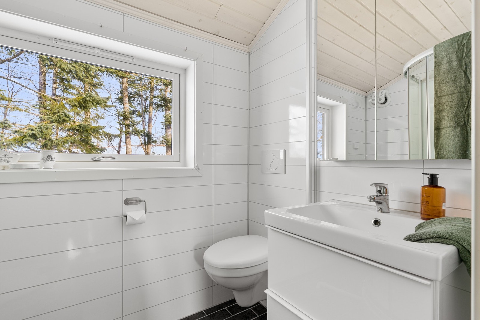 Bad i 2. etasje oppgradert i 2013. Galleribilde