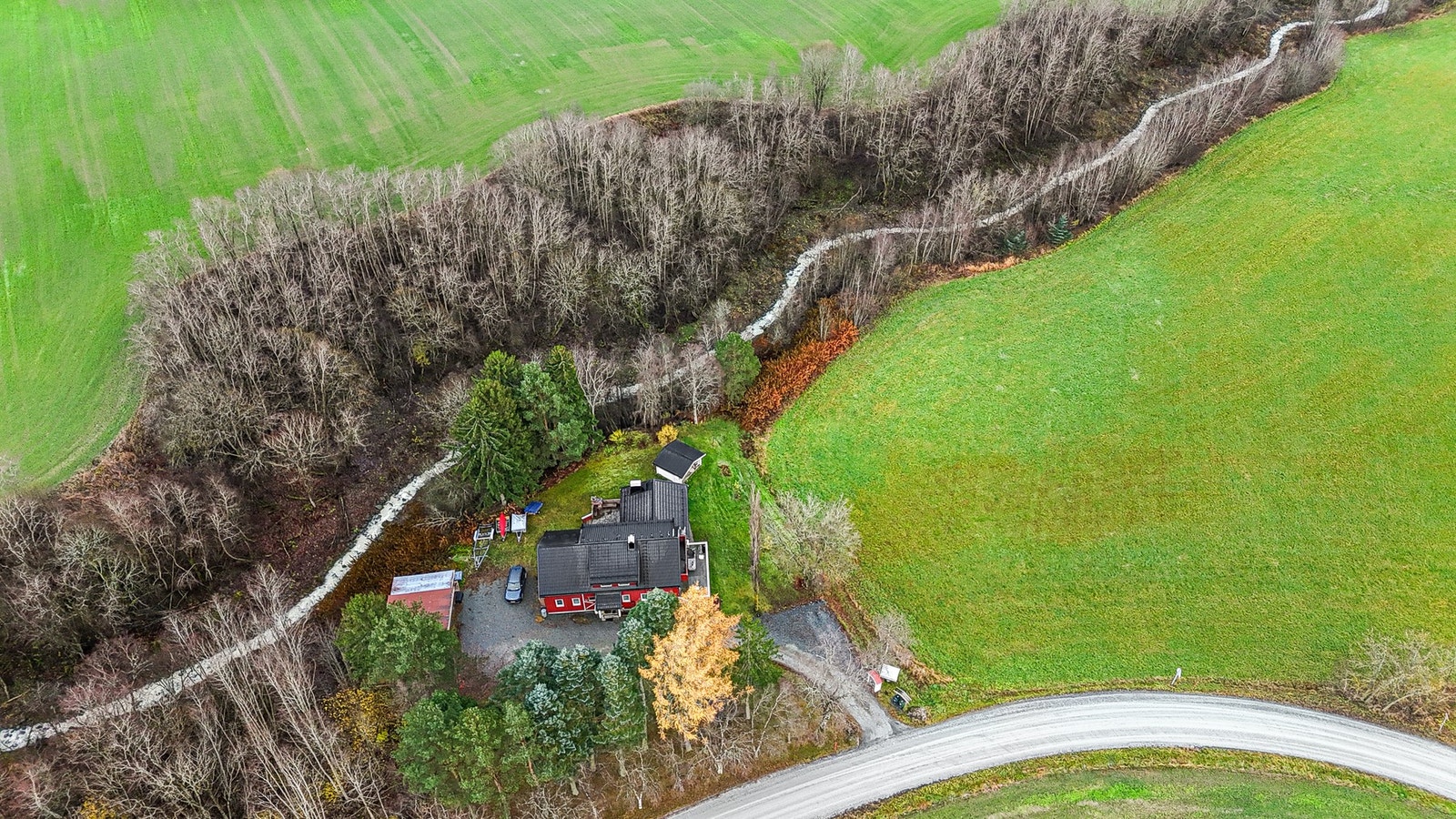 Fredelig beliggenhet med naturskjønne omgivelser. Galleribilde