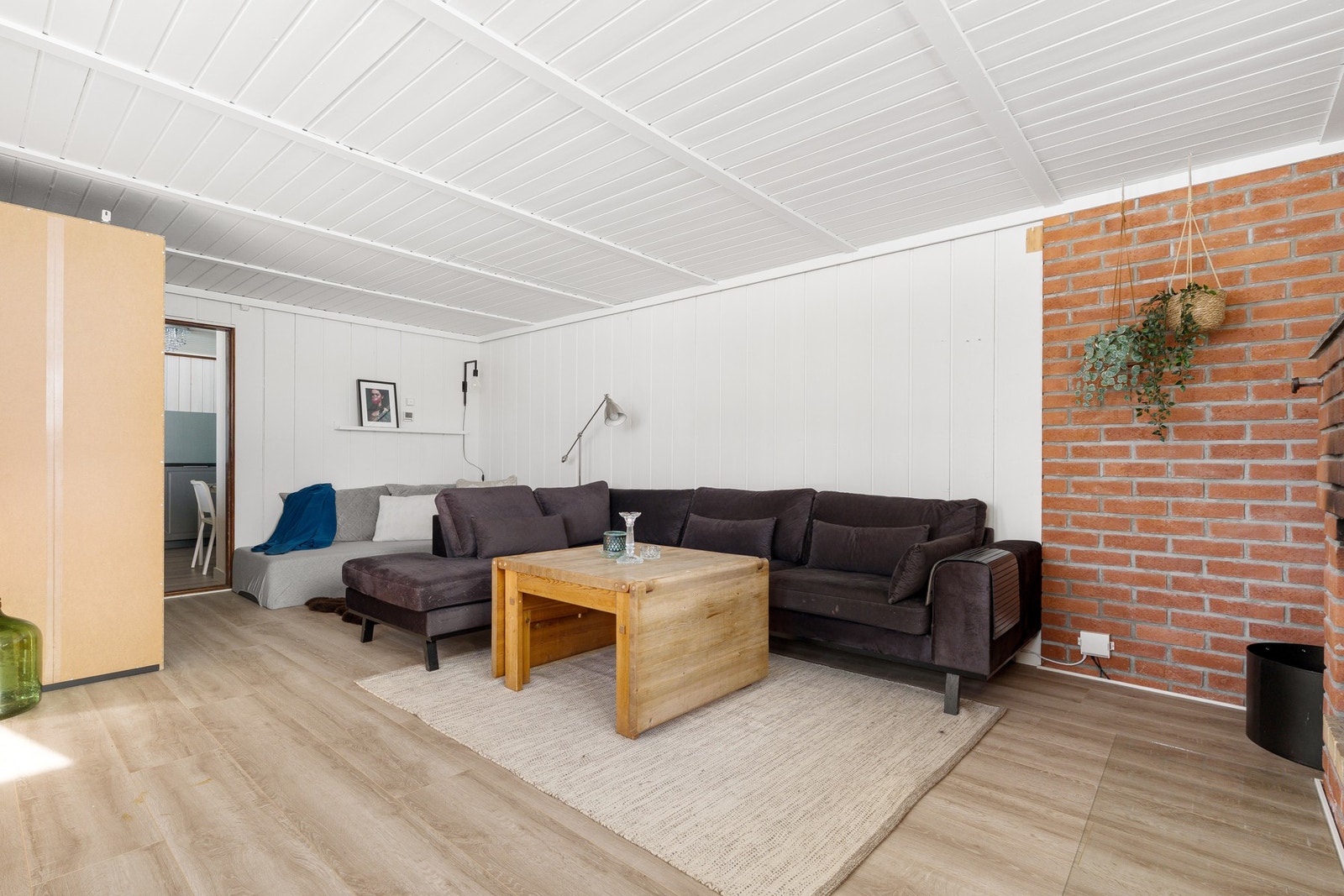 Rommet er på hele 27,5 kvm og har gode møbleringsmuligheter. Galleribilde