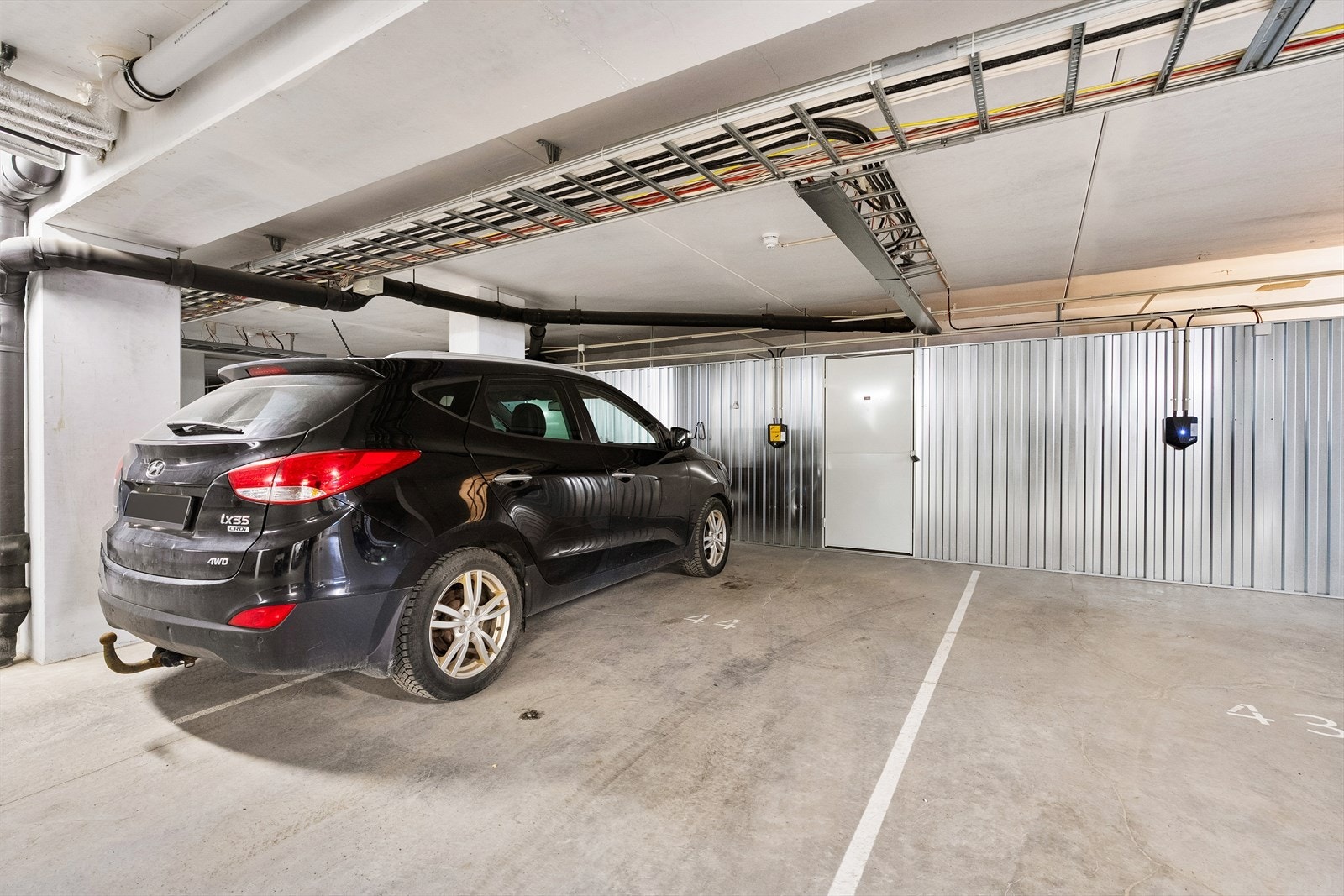 Det medfølger bod og parkeringsplass i felles garasje med lader til elbil. Galleribilde