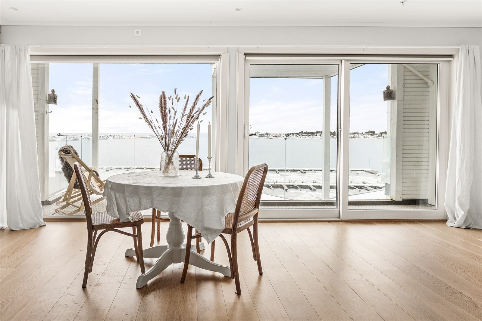 Velkommen til denne flotte leiligheten i Flisvika - Her er det ingen boplikt - Like godt egnet som fast bolig eller fritidsleilighet! Galleribilde