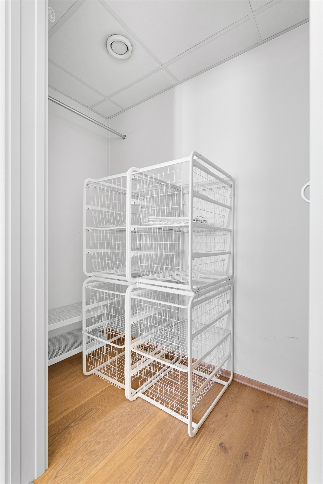 Omkledningsrom soverom 1. Galleribilde