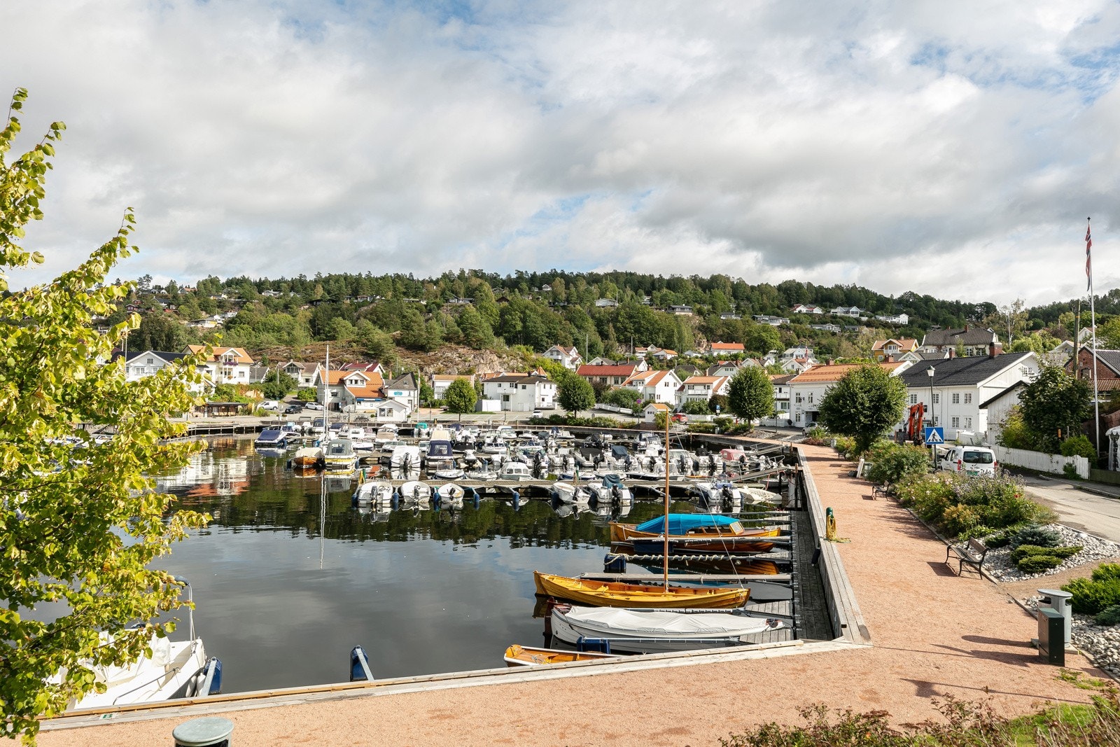 Holmsbu sentrum. Galleribilde