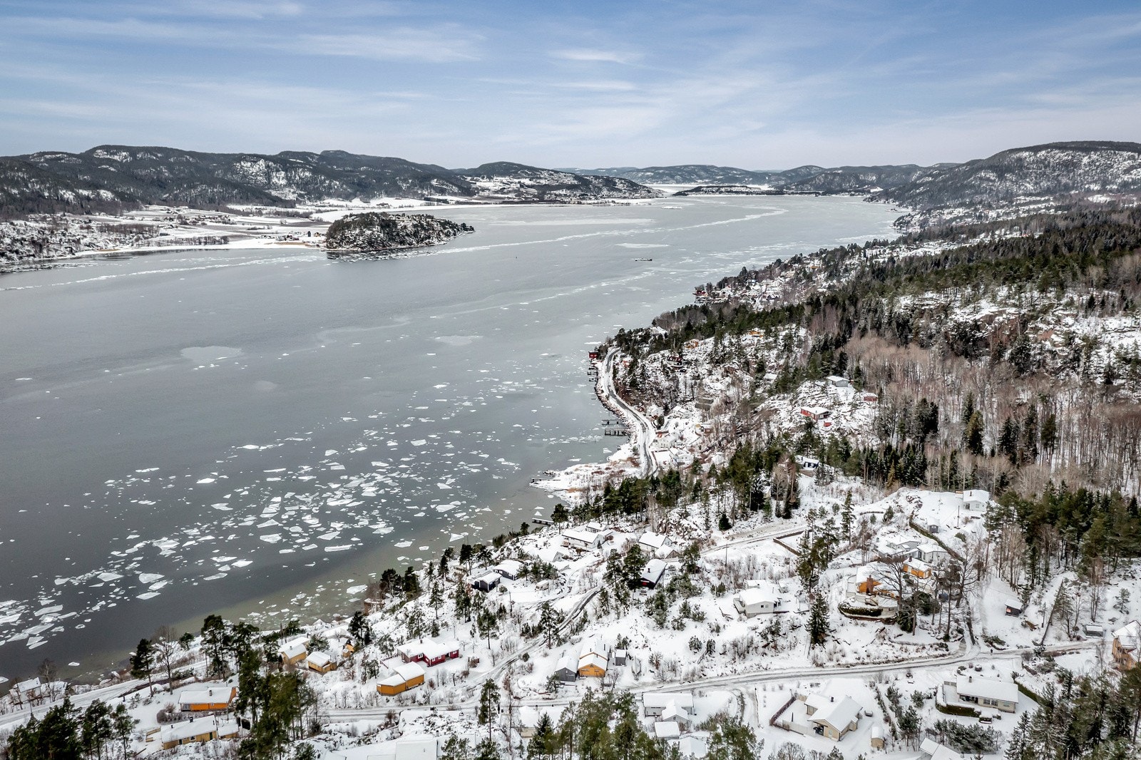 Naturskjønn beliggenhet med kort vei til fjorden. Galleribilde
