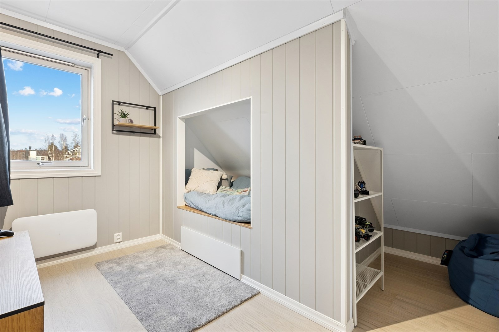 Disse rommene med den praktiske innebygde sengen er pusset opp i nylig tid og er rom som gir maksimal utnyttelse av rommet. Galleribilde