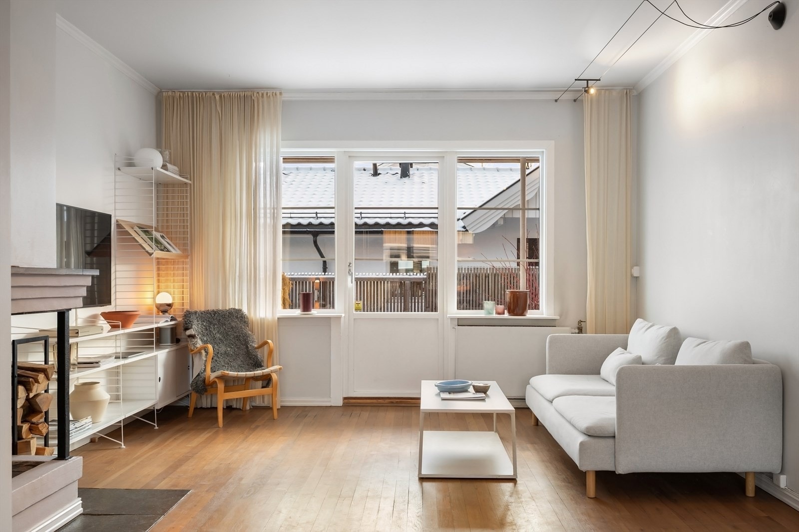 Store vindusflater og delikate fargevalg skaper en svært innbydende atmosfære. Galleribilde