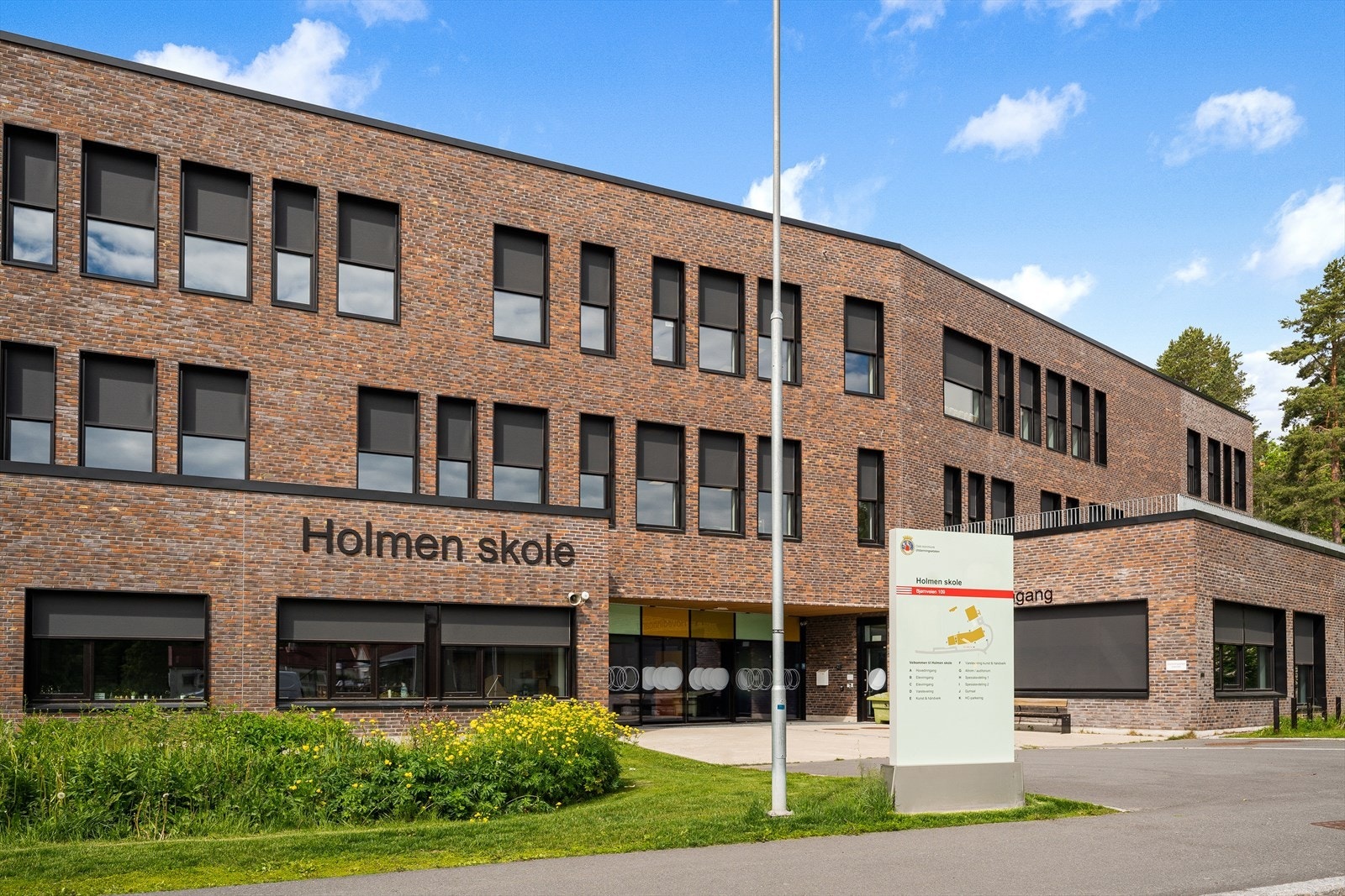 I umiddelbar nærhet finner du nye Holmen Skole, barnehager, lekeplasser m.m. Galleribilde