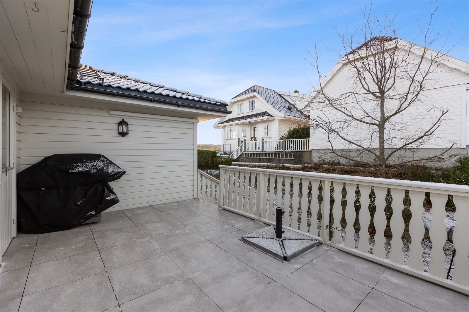 Lun terrasse mot sør/vest. Galleribilde