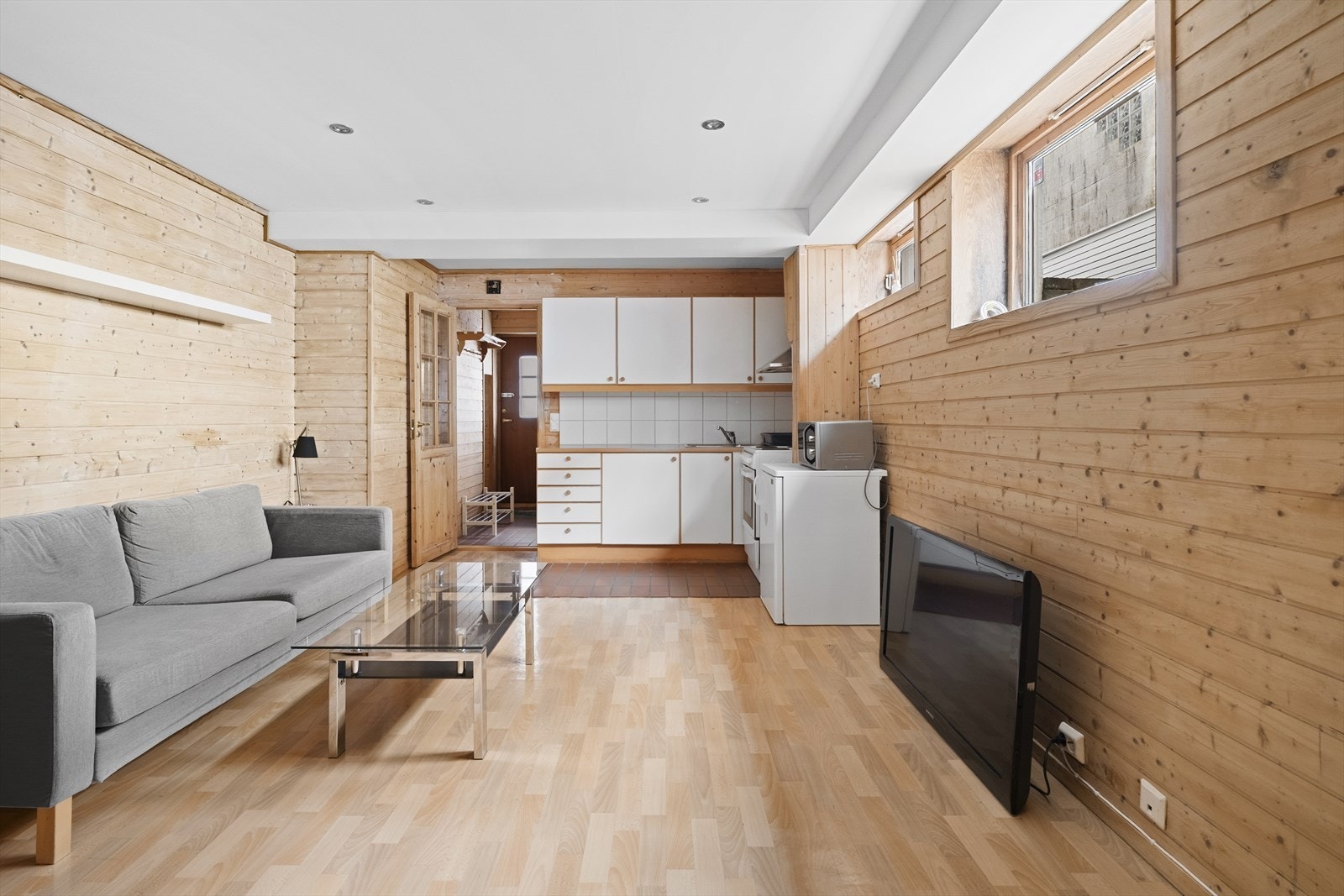 En del av 1.etg har egen inngang og er innredet. Ikke godkjent for varig opphold Galleribilde