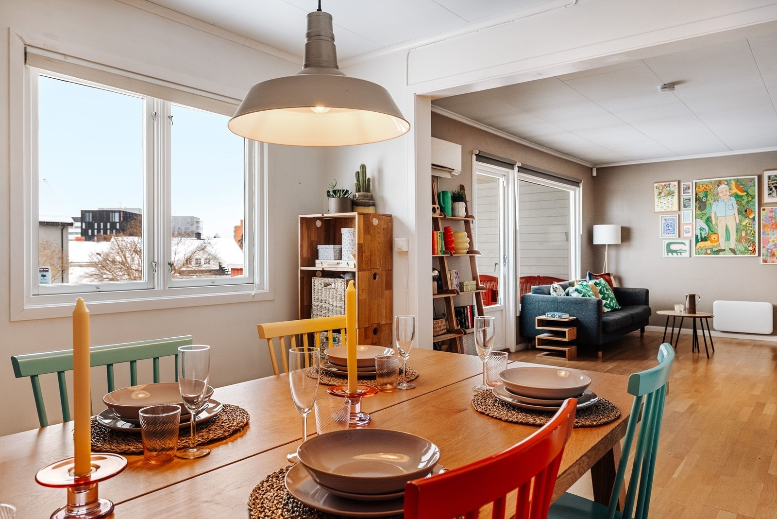 Dette er en romslig 4-roms leilighet med meget sentral beliggenhet. Galleribilde