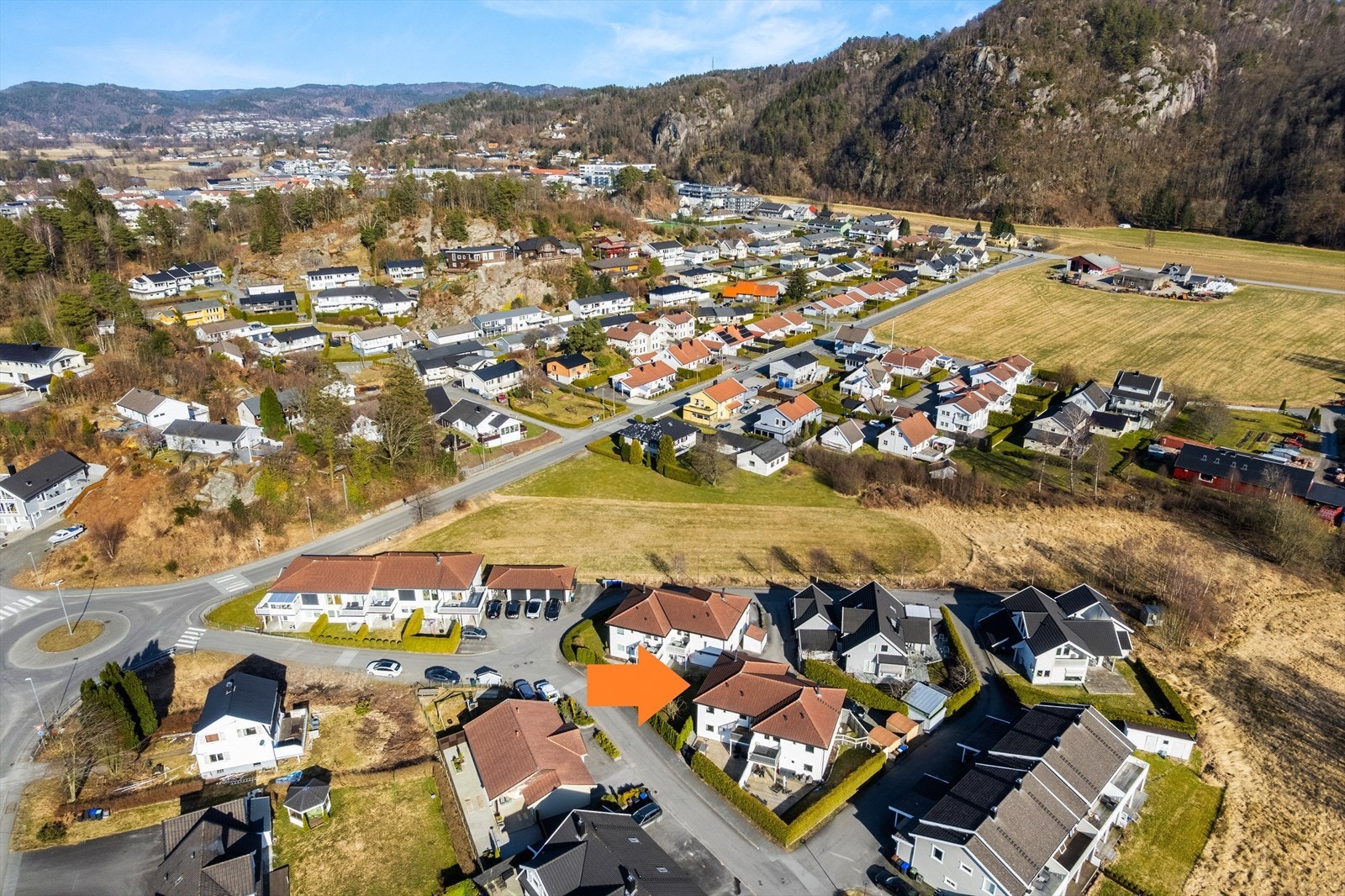 Eiendommen har en sentral beliggenhet i populære Hamran! Galleribilde