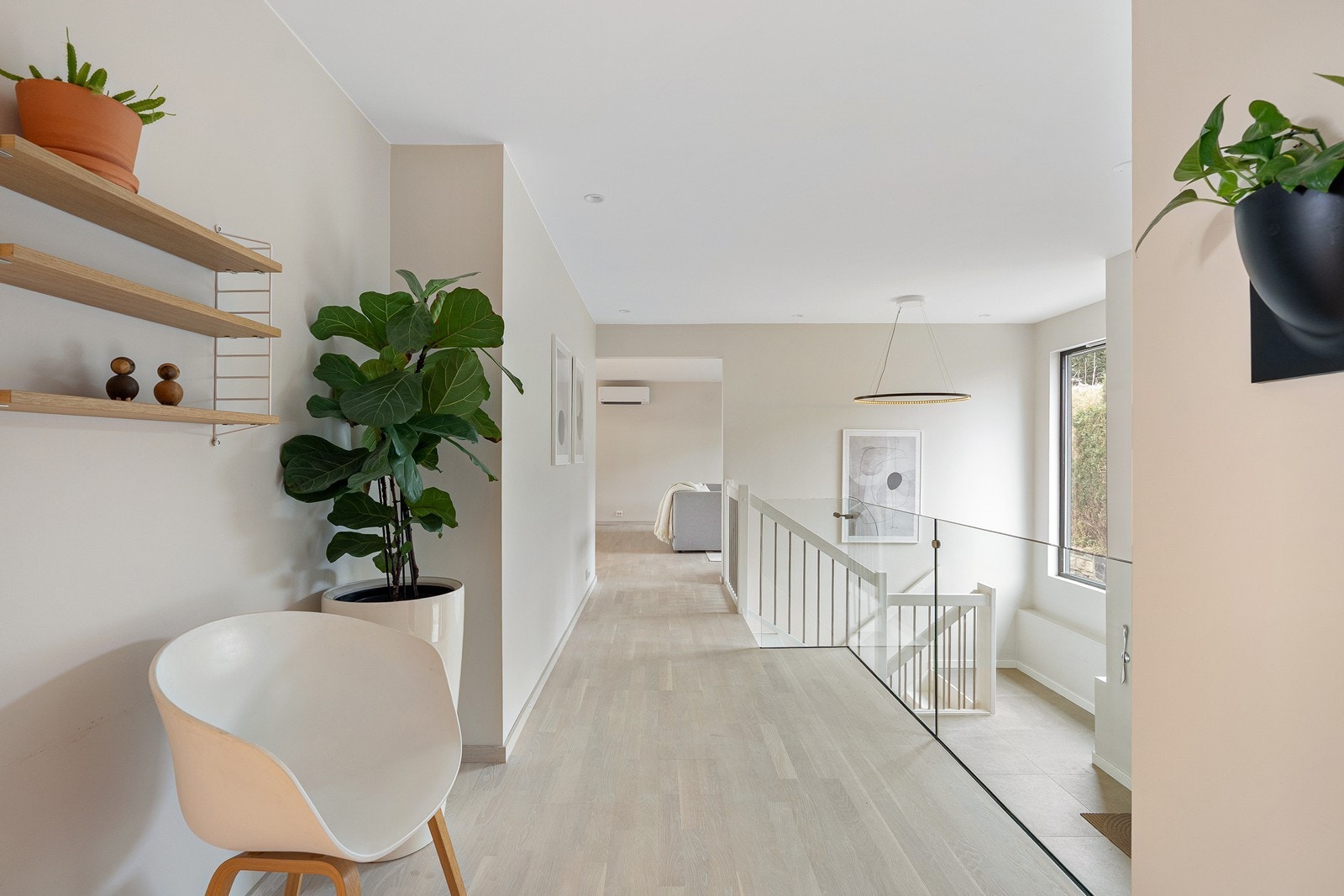 Lyst og trivelig gang/entré. Galleribilde