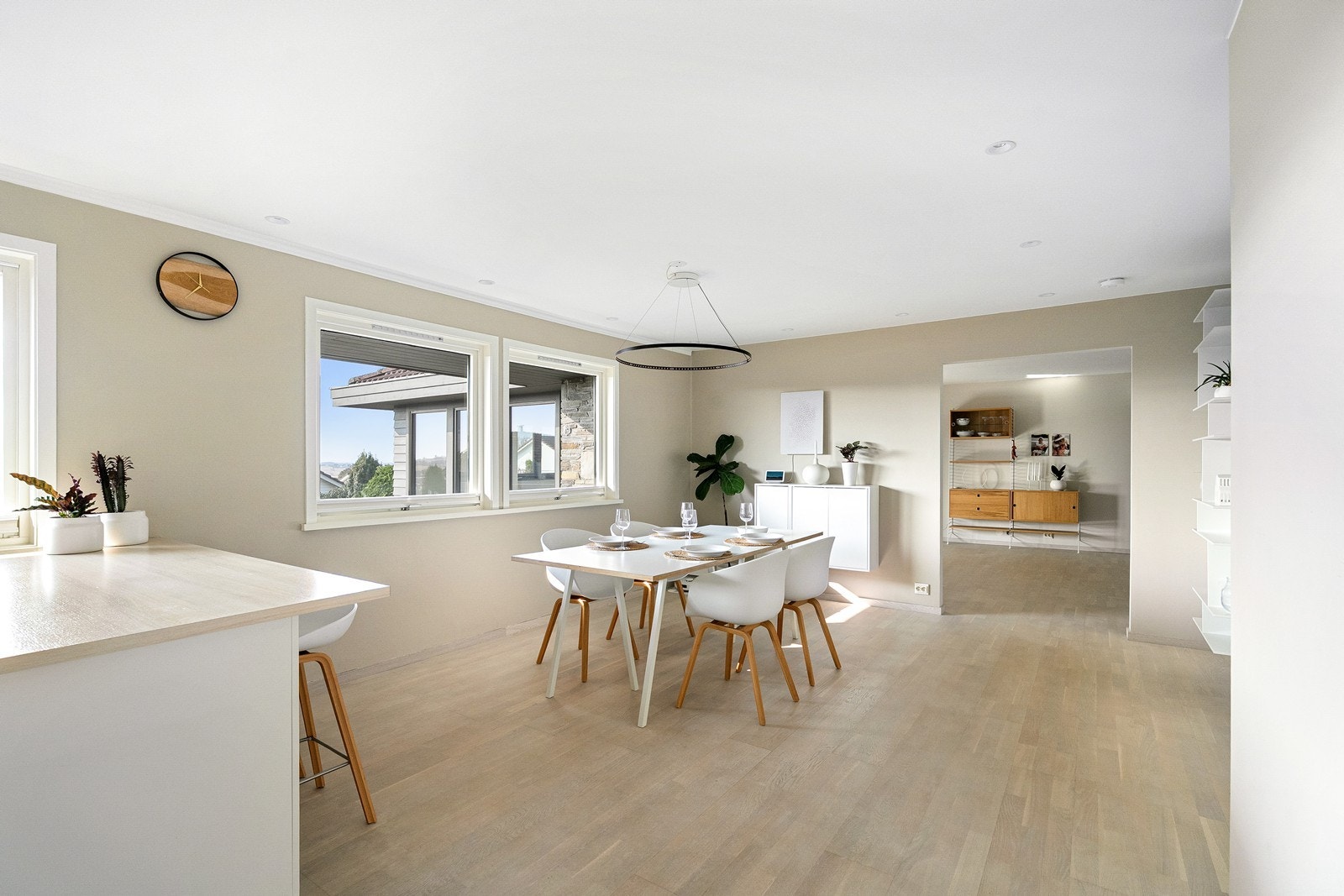 Kjøkken/allrom/spisestue. Galleribilde