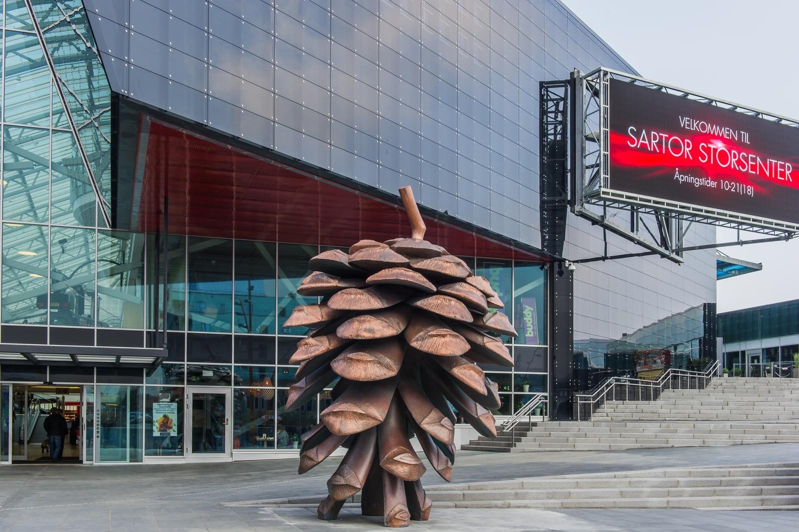 Gangavstand til bla. Sartor Storsenter, hvor man finner alt man trenger av dagligdagse gjøremål! Galleribilde