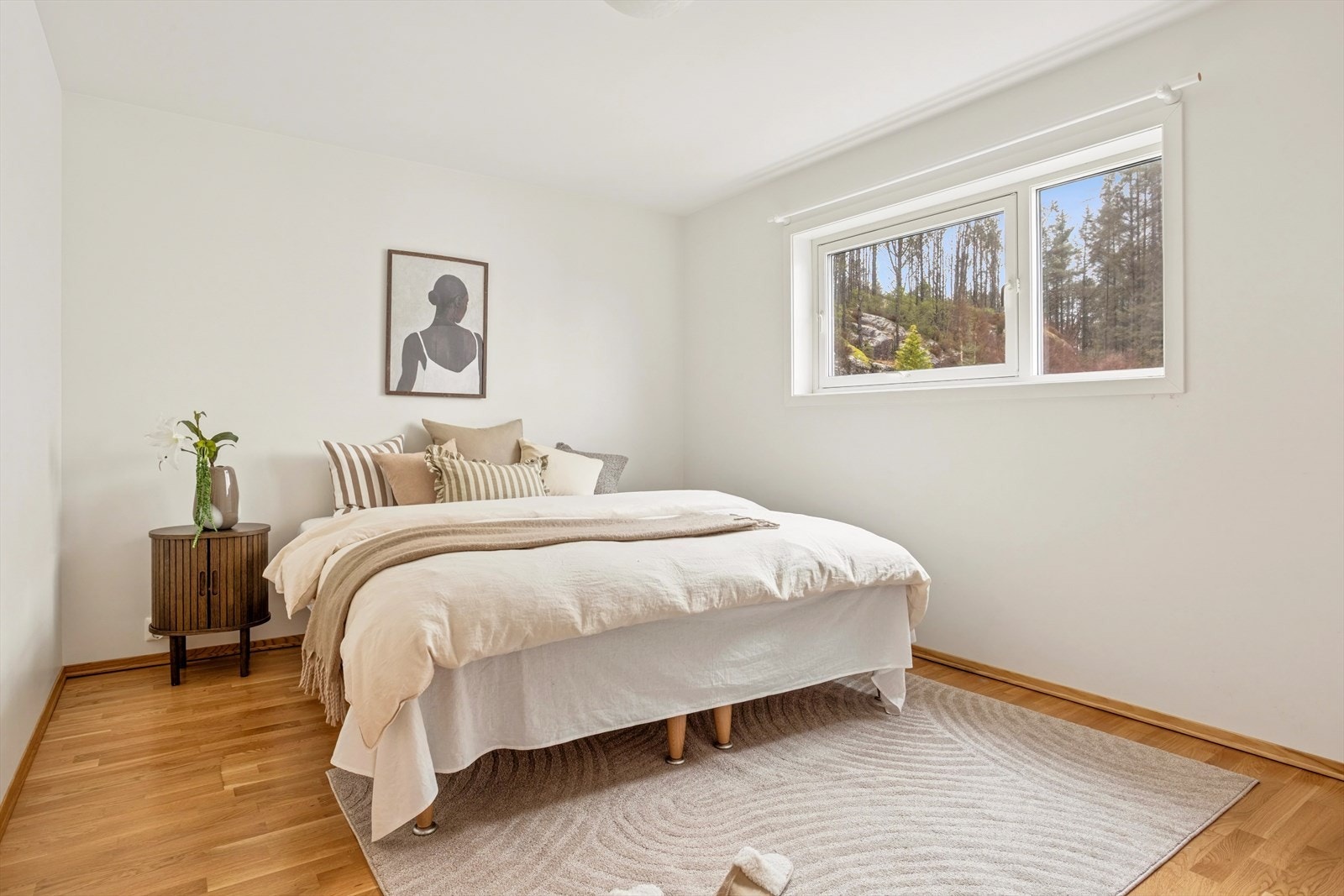 Hovedsoverommet er på hele 13,5m², og kan enkelt innredet med stor dobbeltseng og nattbord Galleribilde