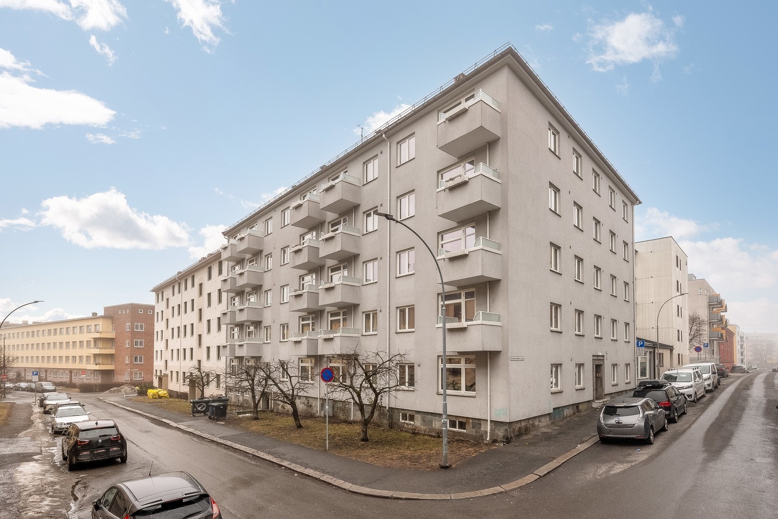 Her bor du tilbaketrukket i rolige omgivelser, samtidig som du har alt du trenger i umiddelbar nærhet. Området byr på frodige parker, hyggelige kaféer og et rikt utvalg av serveringssteder. Galleribilde