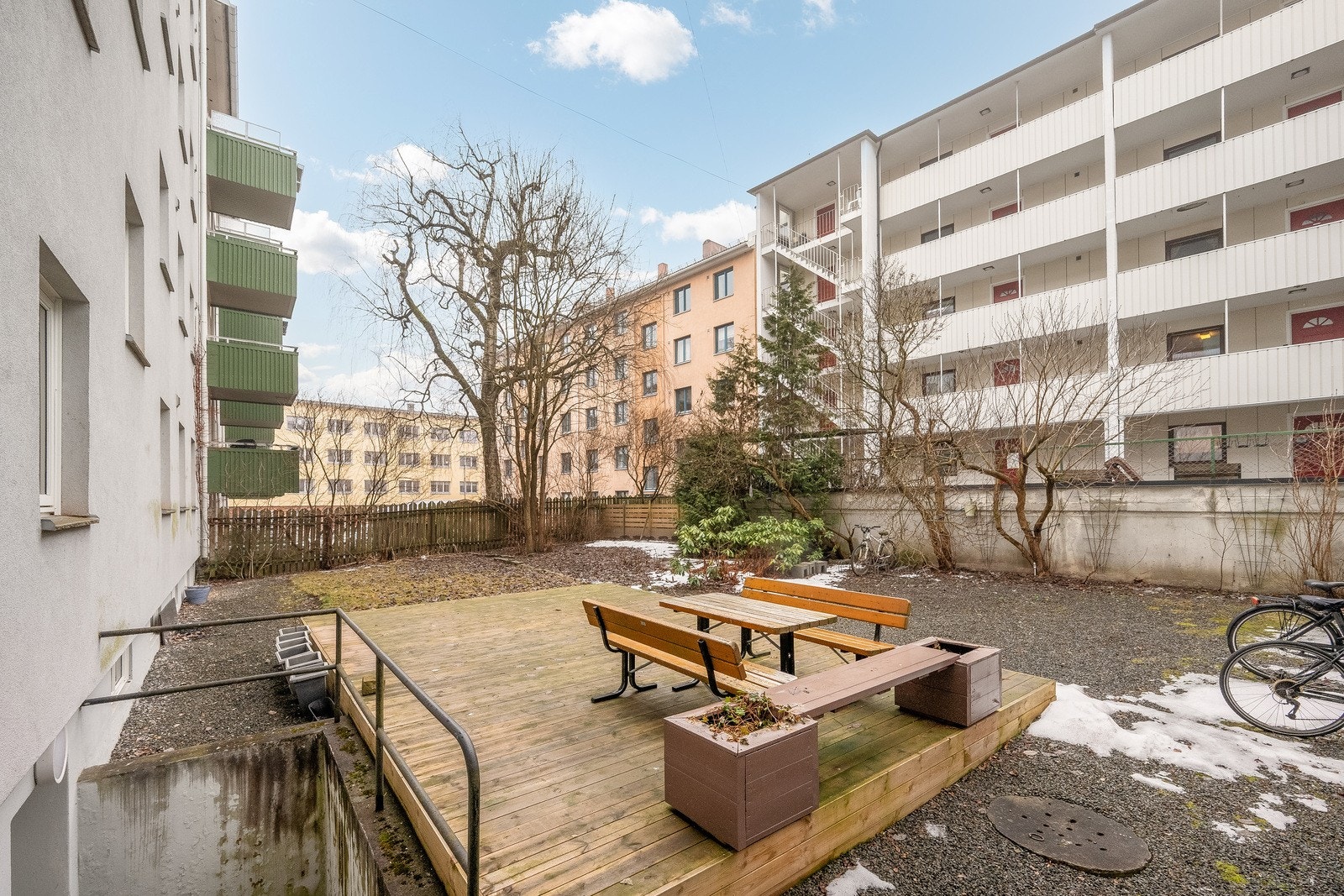 Leiligheten disponerer tre boder for lagring, to i kjeller og én på loft. Galleribilde