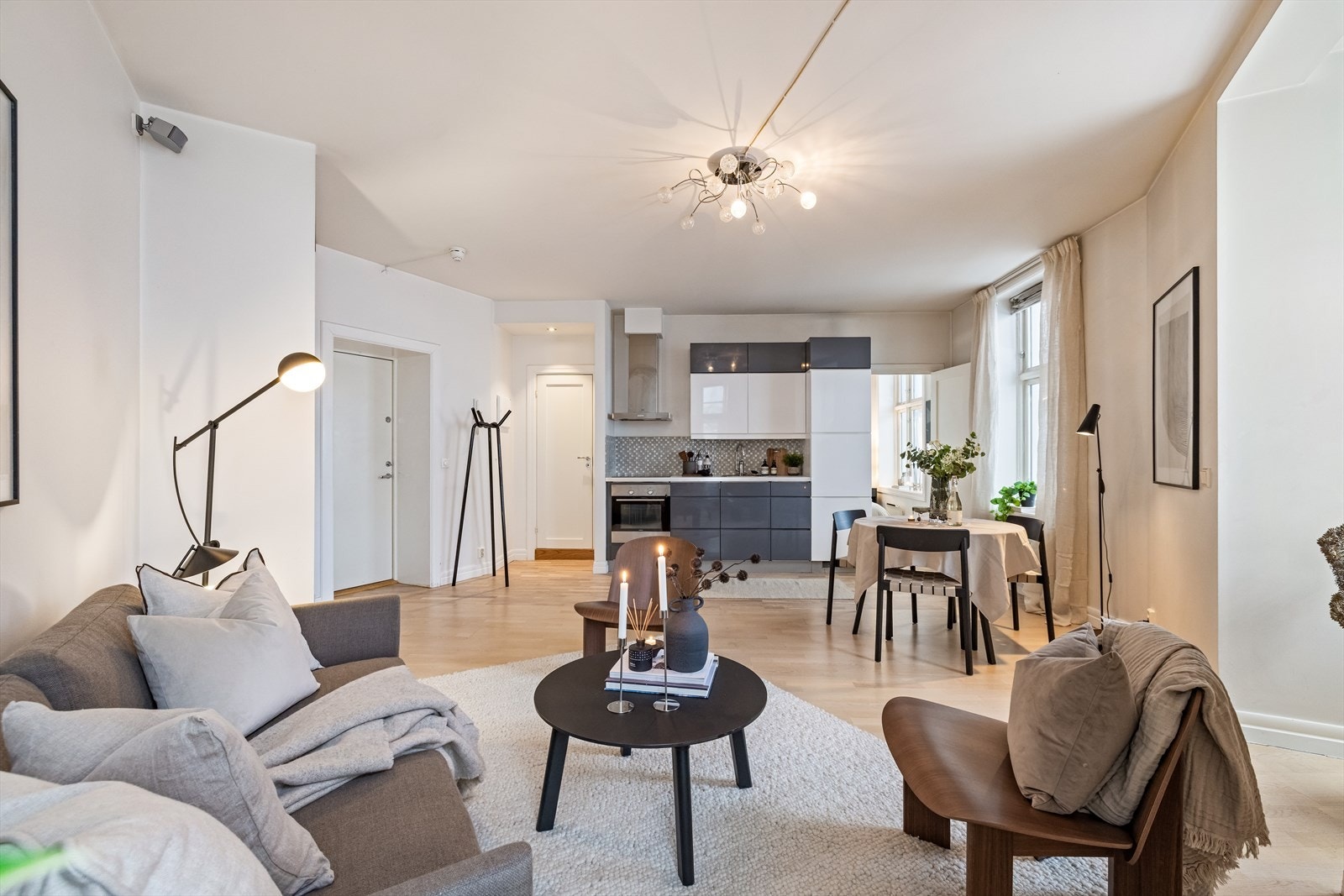 Åpen stue-kjøkkenløsning. Galleribilde