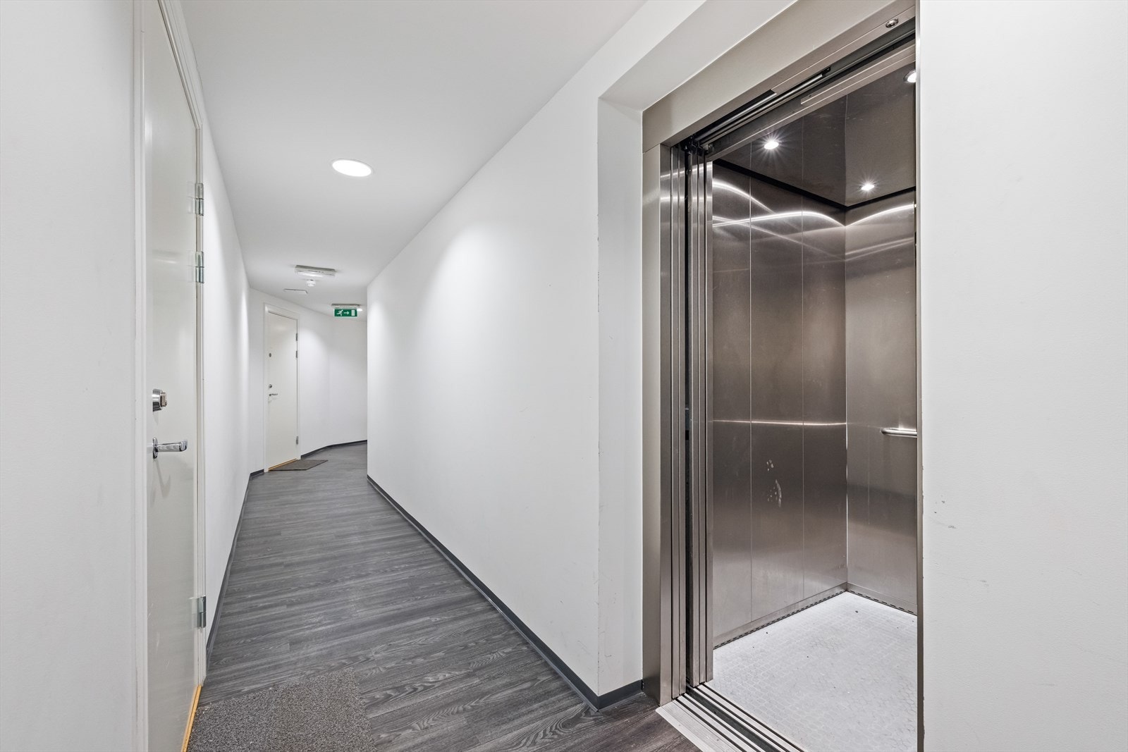 Det er heis i bygget. Galleribilde