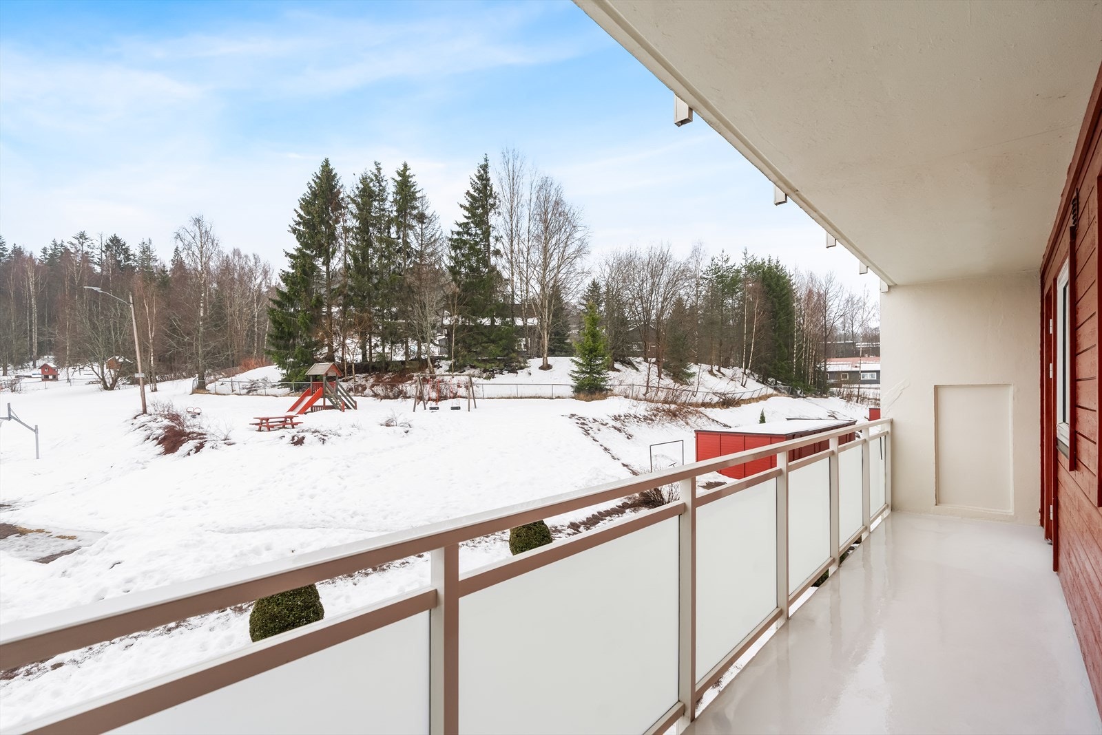 Fra kjøkkenet er det utgang til en sydvendt balkong på 8 m². Galleribilde